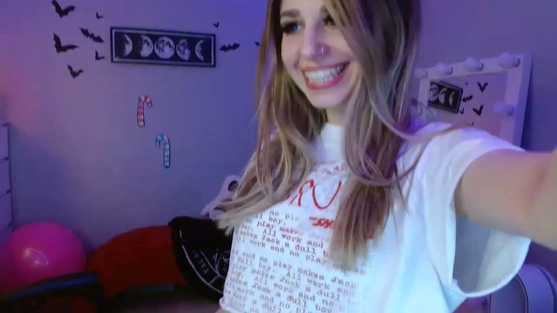 Gallery image thumbnail from Serafina's myfreecams stream on, 12/13/2022, 04:05 image 1 of 20