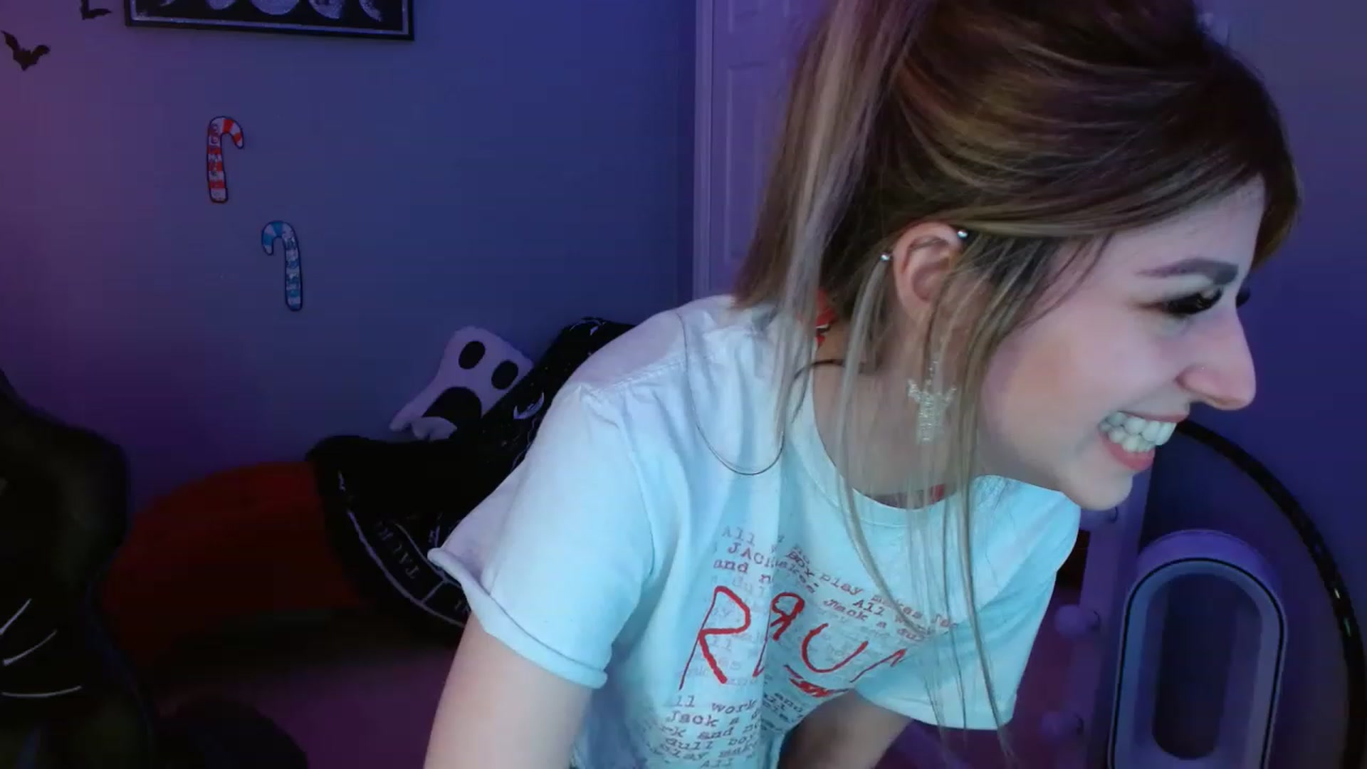 Gallery image thumbnail from Serafina's myfreecams stream on, 12/13/2022, 04:05 image 14 of 20