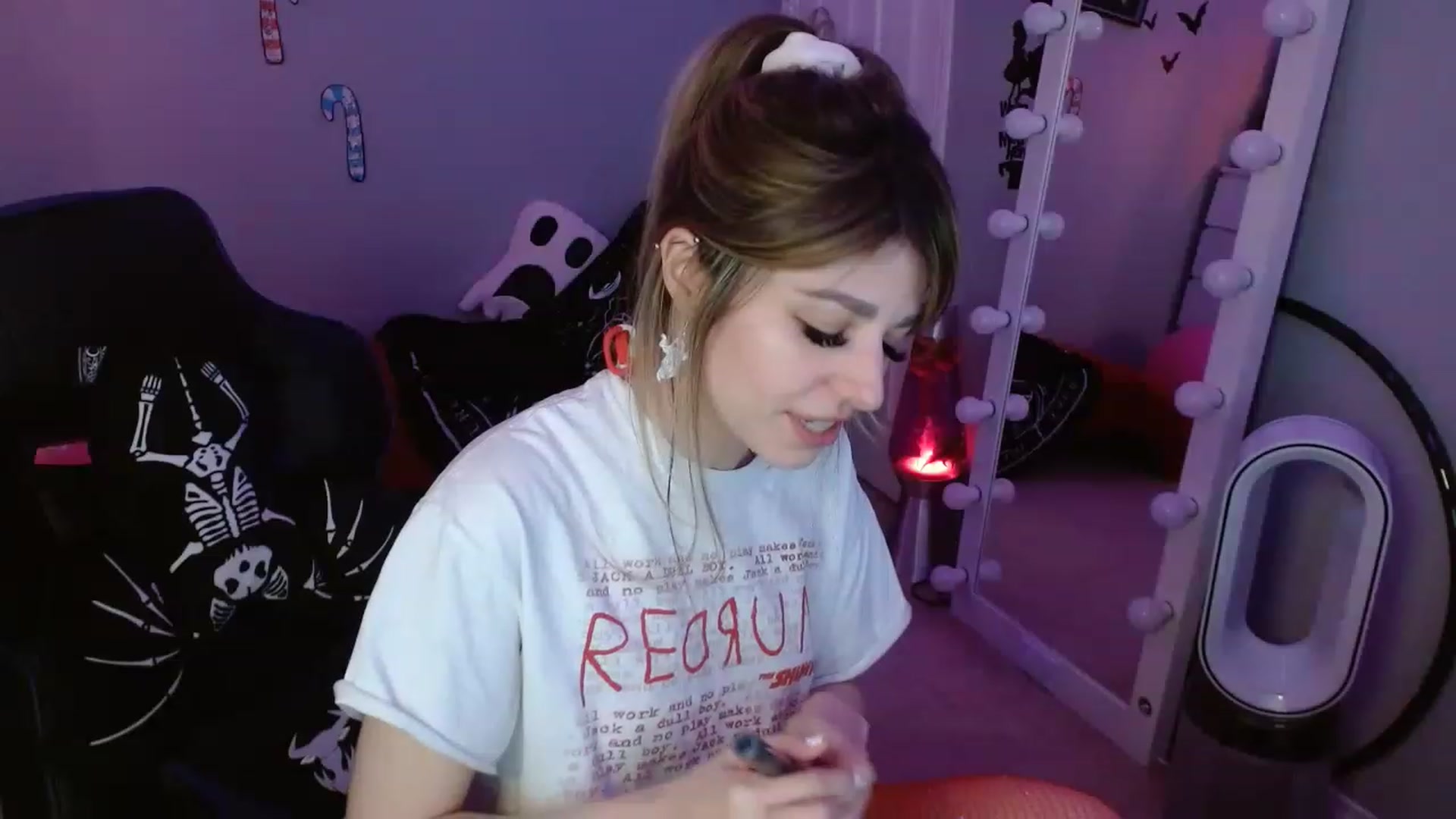 Gallery image thumbnail from Serafina's myfreecams stream on, 12/13/2022, 04:05 image 19 of 20