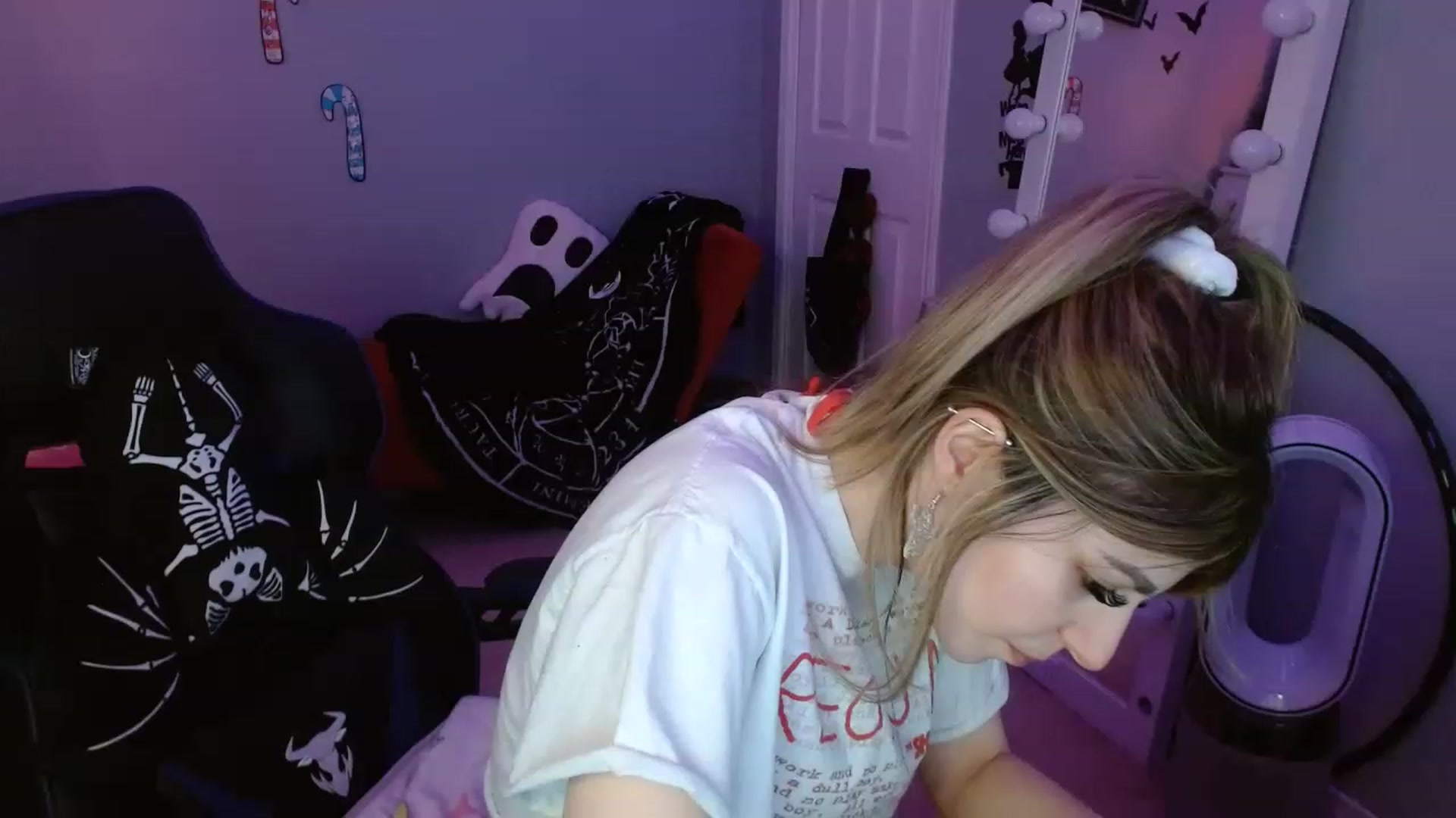 Gallery image thumbnail from Serafina's myfreecams stream on, 12/13/2022, 04:05 image 18 of 20