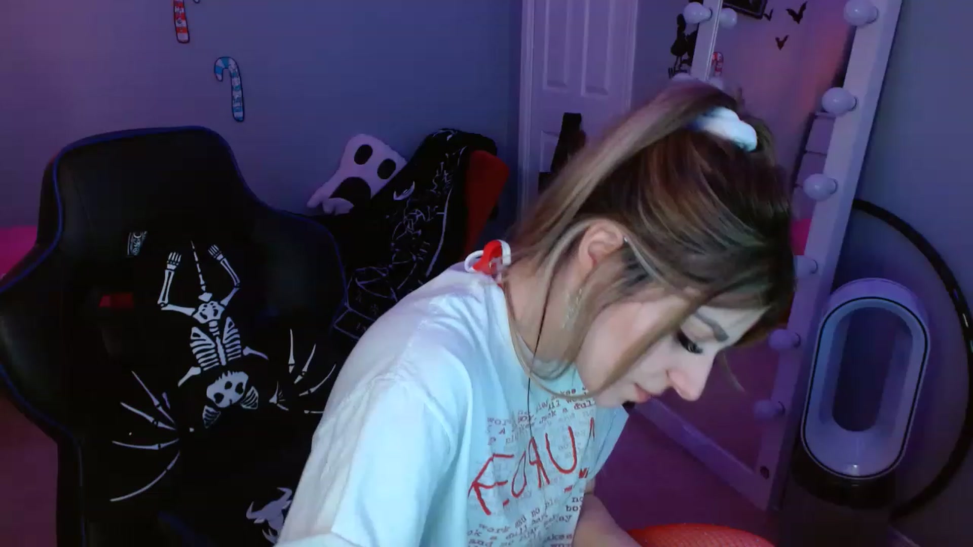 Gallery image thumbnail from Serafina's myfreecams stream on, 12/13/2022, 04:05 image 16 of 20