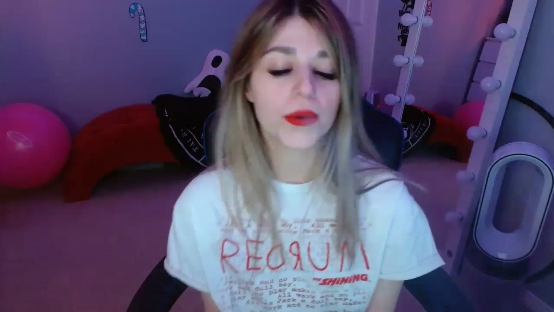 Gallery image thumbnail from Serafina's myfreecams stream on, 12/14/2022, 22:44 image 16 of 20