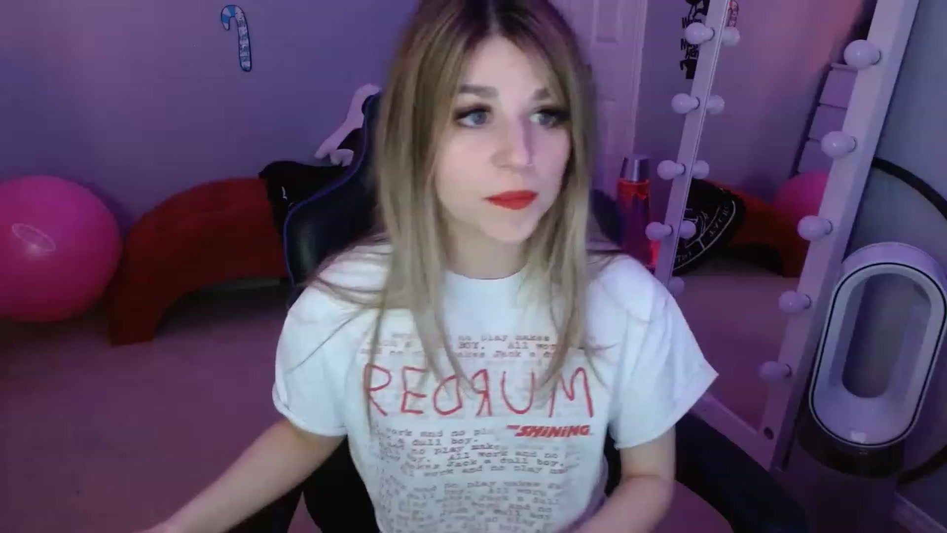 Gallery image thumbnail from Serafina's myfreecams stream on, 12/14/2022, 22:44 image 15 of 20