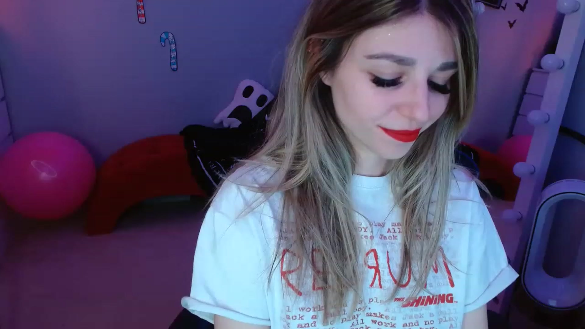 Gallery image thumbnail from Serafina's myfreecams stream on, 12/14/2022, 22:44 image 5 of 20