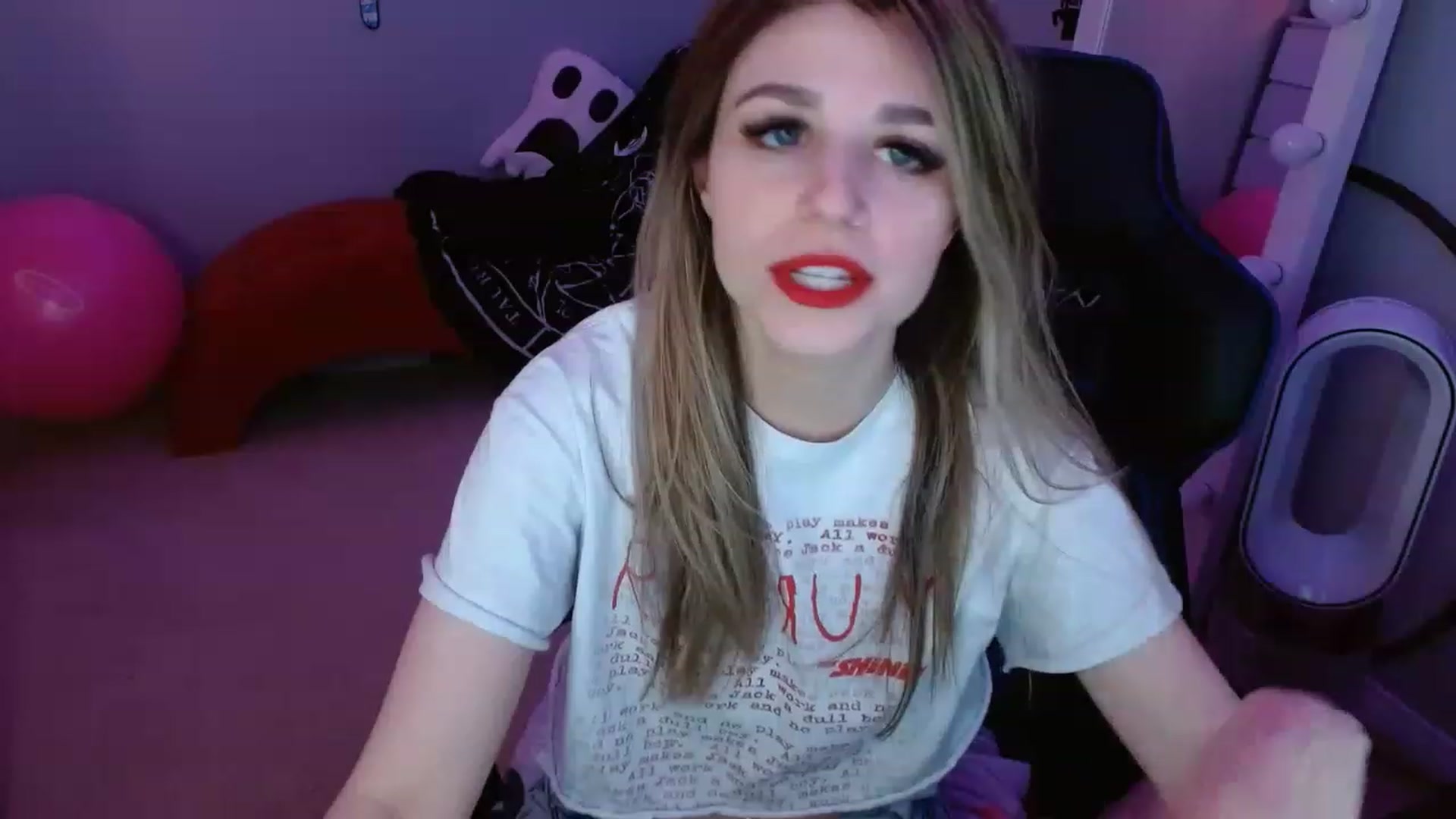 Gallery image thumbnail from Serafina's myfreecams stream on, 12/14/2022, 22:44 image 10 of 20