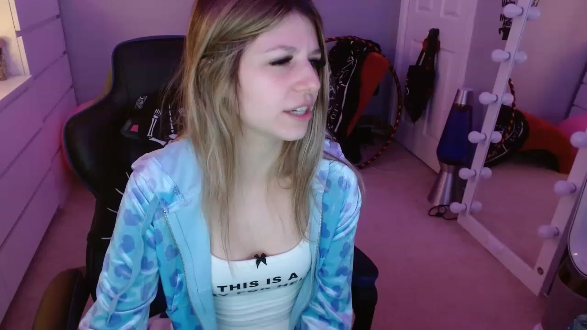 Gallery image thumbnail from Serafina's myfreecams stream on, 12/15/2022, 06:25 image 18 of 20