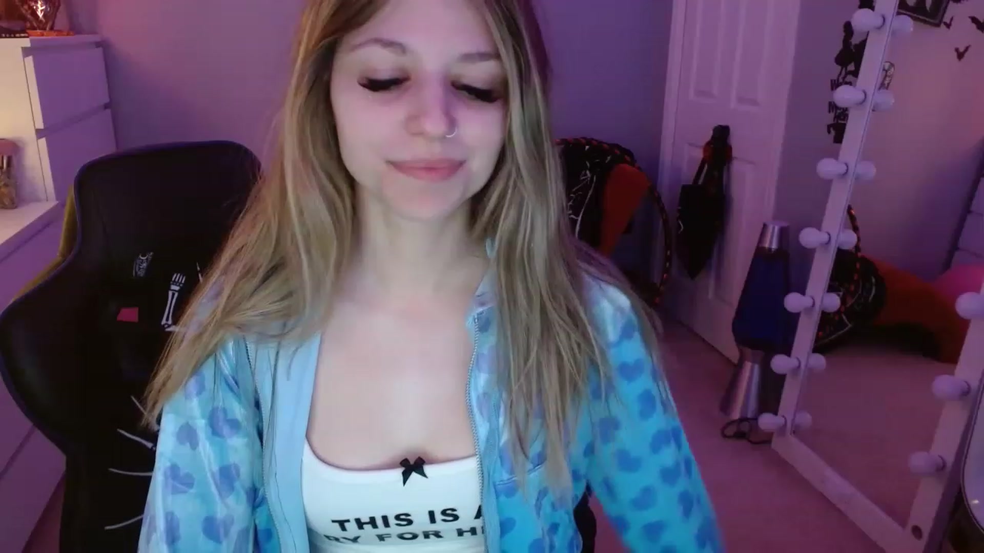 Gallery image thumbnail from Serafina's myfreecams stream on, 12/15/2022, 06:25 image 14 of 20