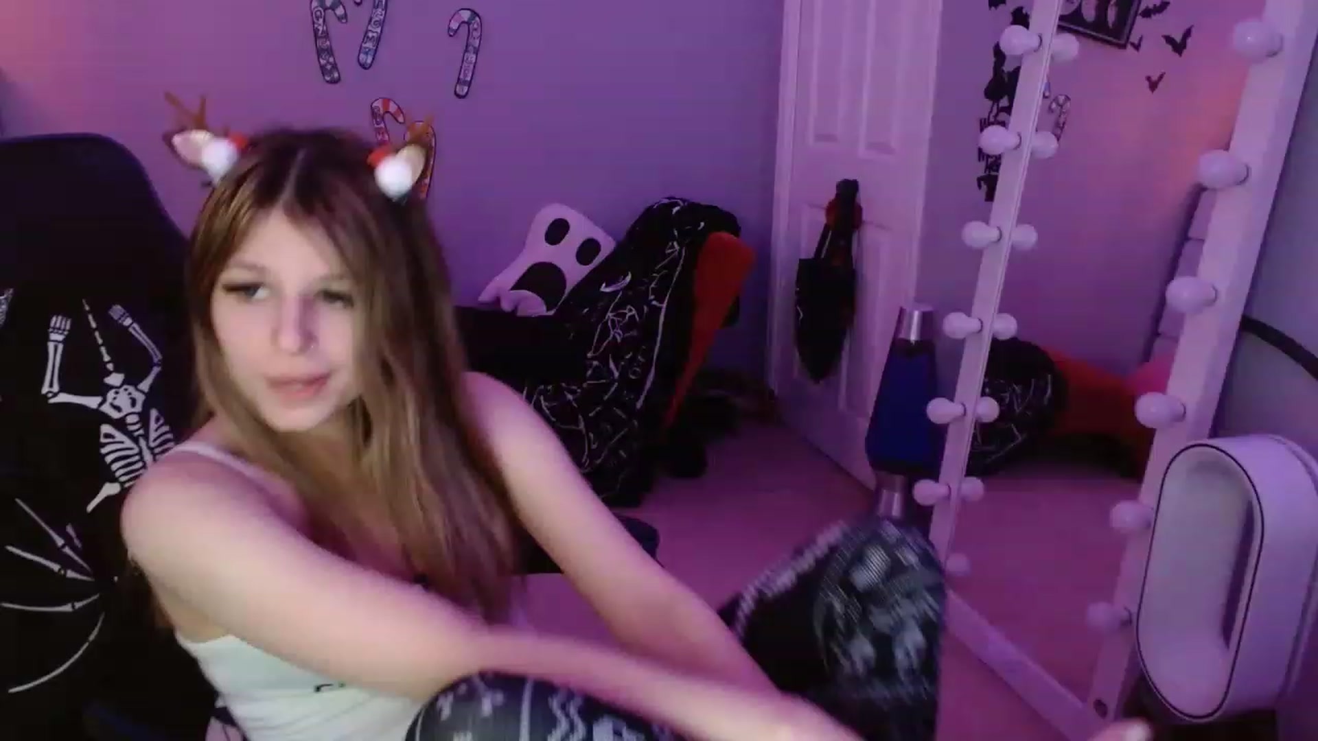 Gallery image thumbnail from Serafina's myfreecams stream on, 12/16/2022, 08:32 image 13 of 20
