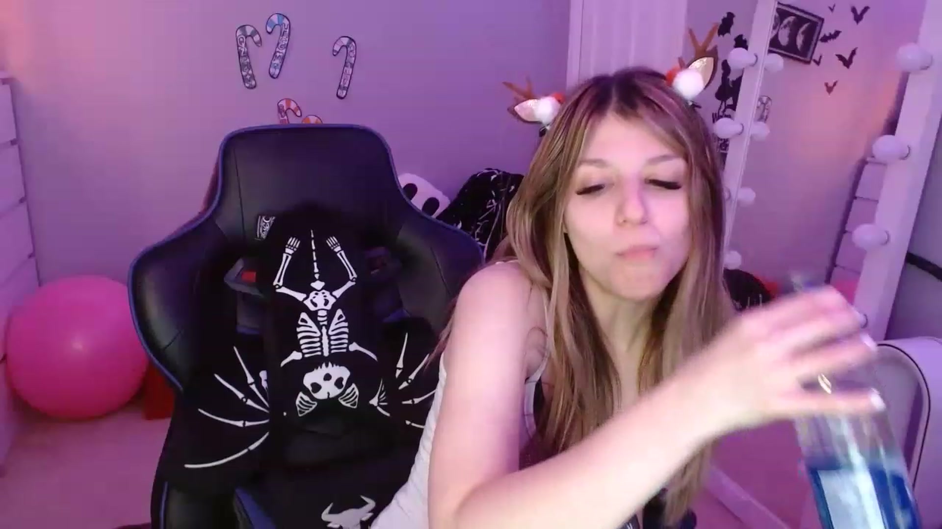 Gallery image thumbnail from Serafina's myfreecams stream on, 12/16/2022, 08:32 image 16 of 20
