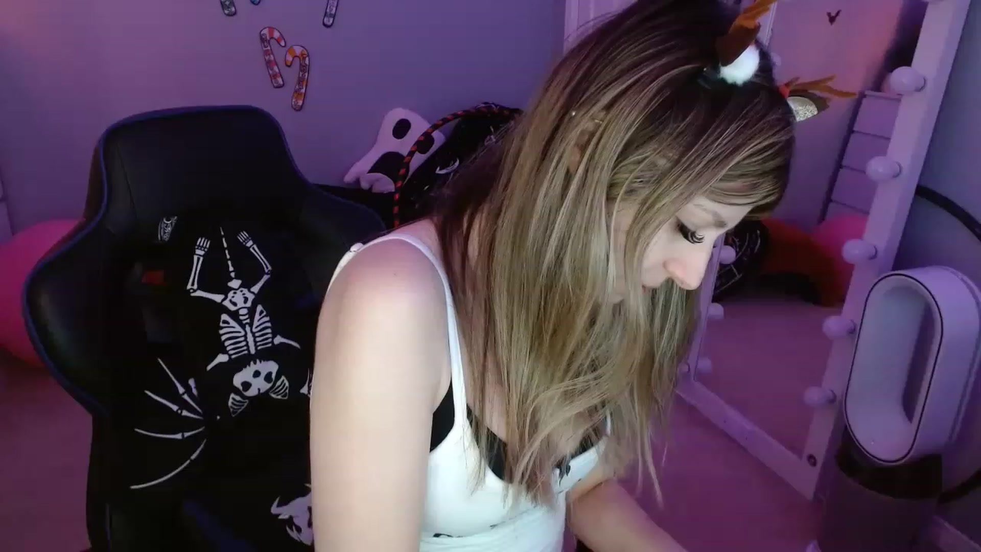 Gallery image thumbnail from Serafina's myfreecams stream on, 12/16/2022, 08:32 image 2 of 20