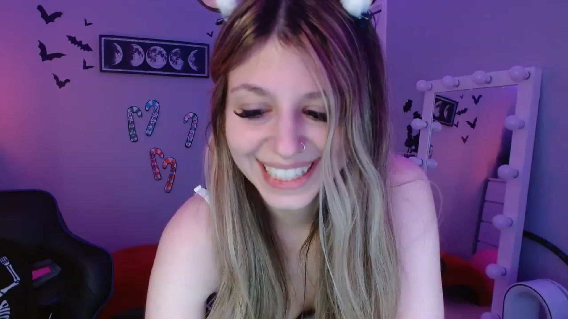Gallery image thumbnail from Serafina's myfreecams stream on, 12/16/2022, 08:32 image 7 of 20