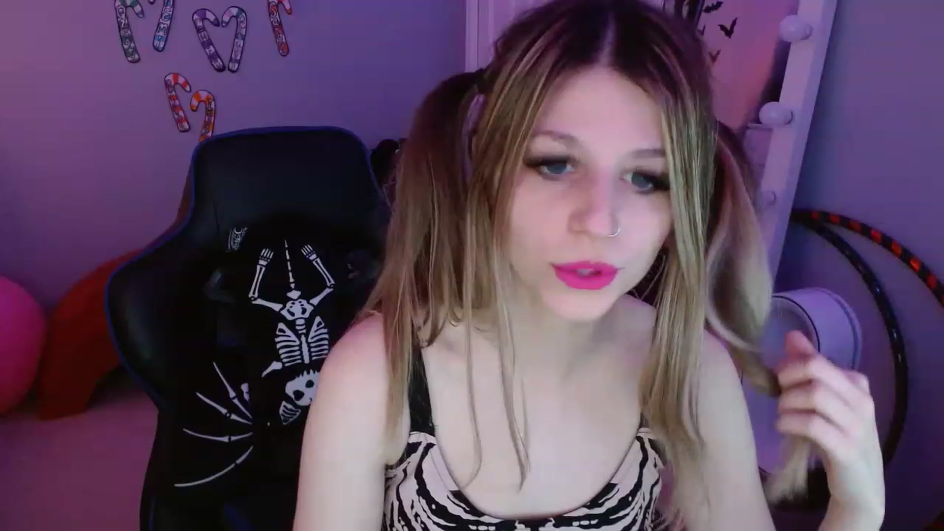 Gallery image thumbnail from Serafina's myfreecams stream on, 12/17/2022, 07:17 image 19 of 20