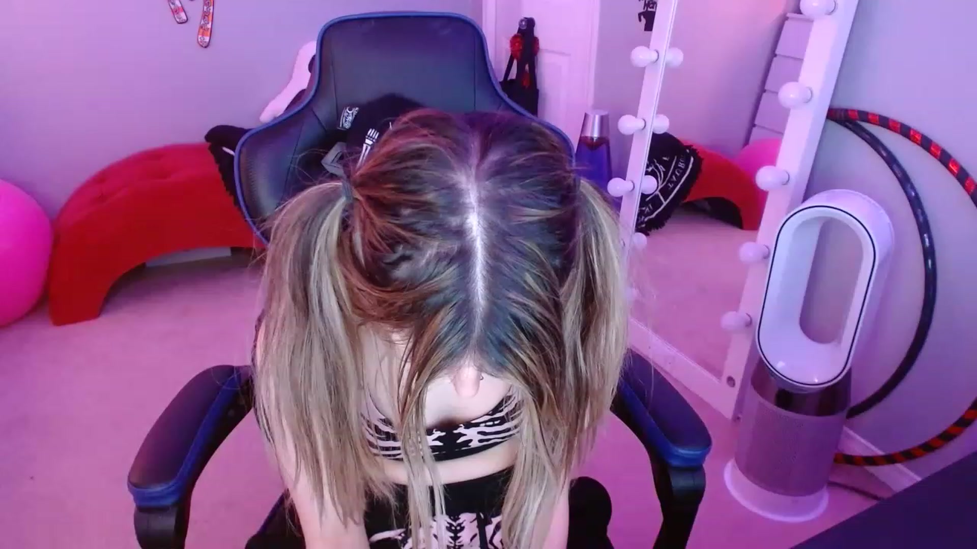 Gallery image thumbnail from Serafina's myfreecams stream on, 12/17/2022, 07:17 image 11 of 20