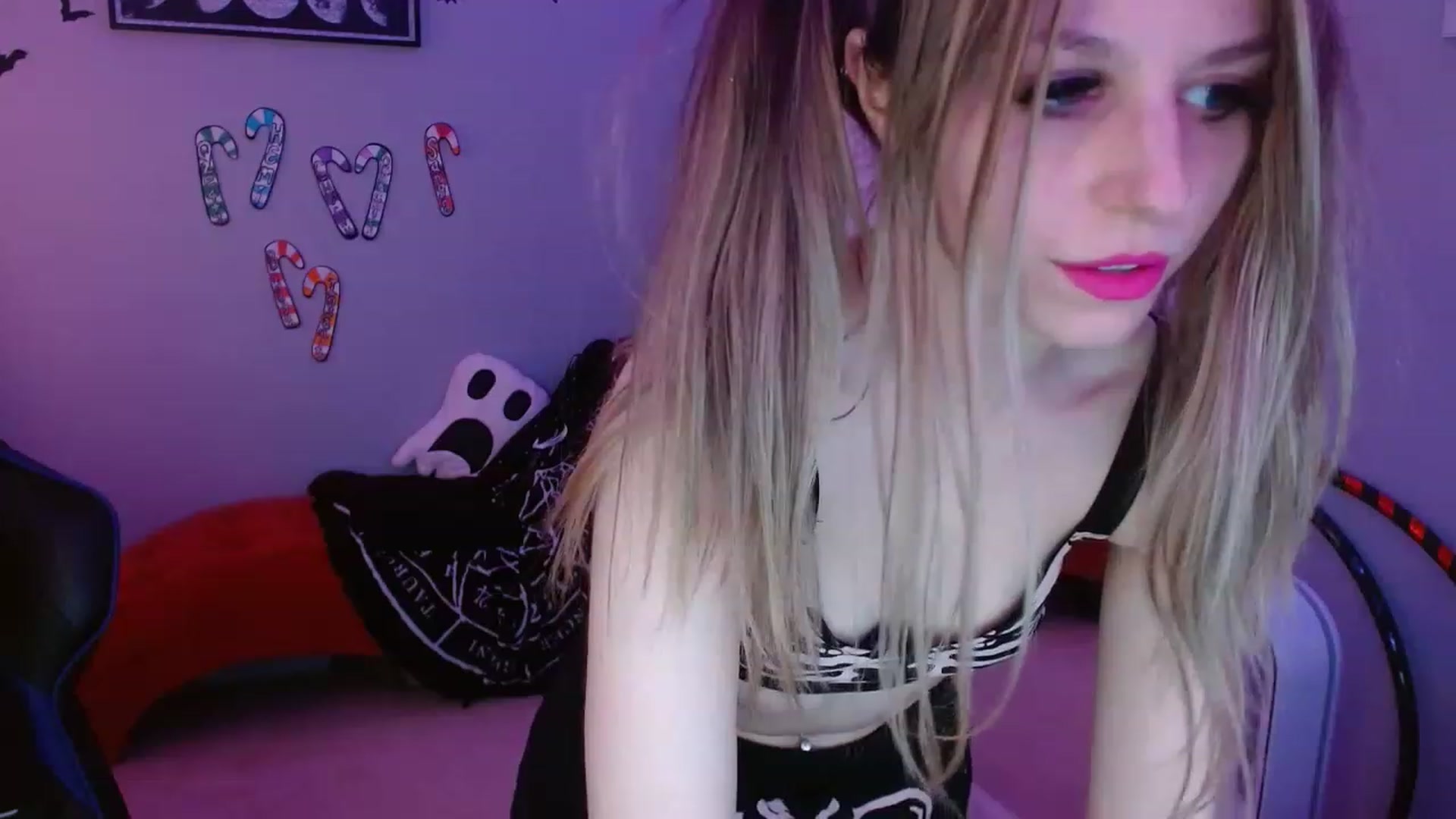 Gallery image thumbnail from Serafina's myfreecams stream on, 12/17/2022, 07:17 image 17 of 20