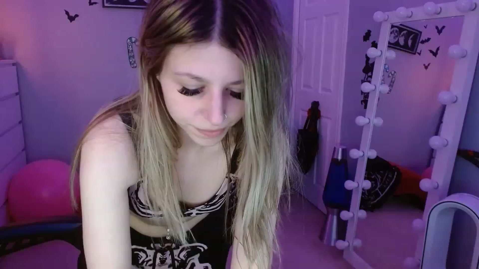 Gallery image thumbnail from Serafina's myfreecams stream on, 12/17/2022, 07:17 image 1 of 20