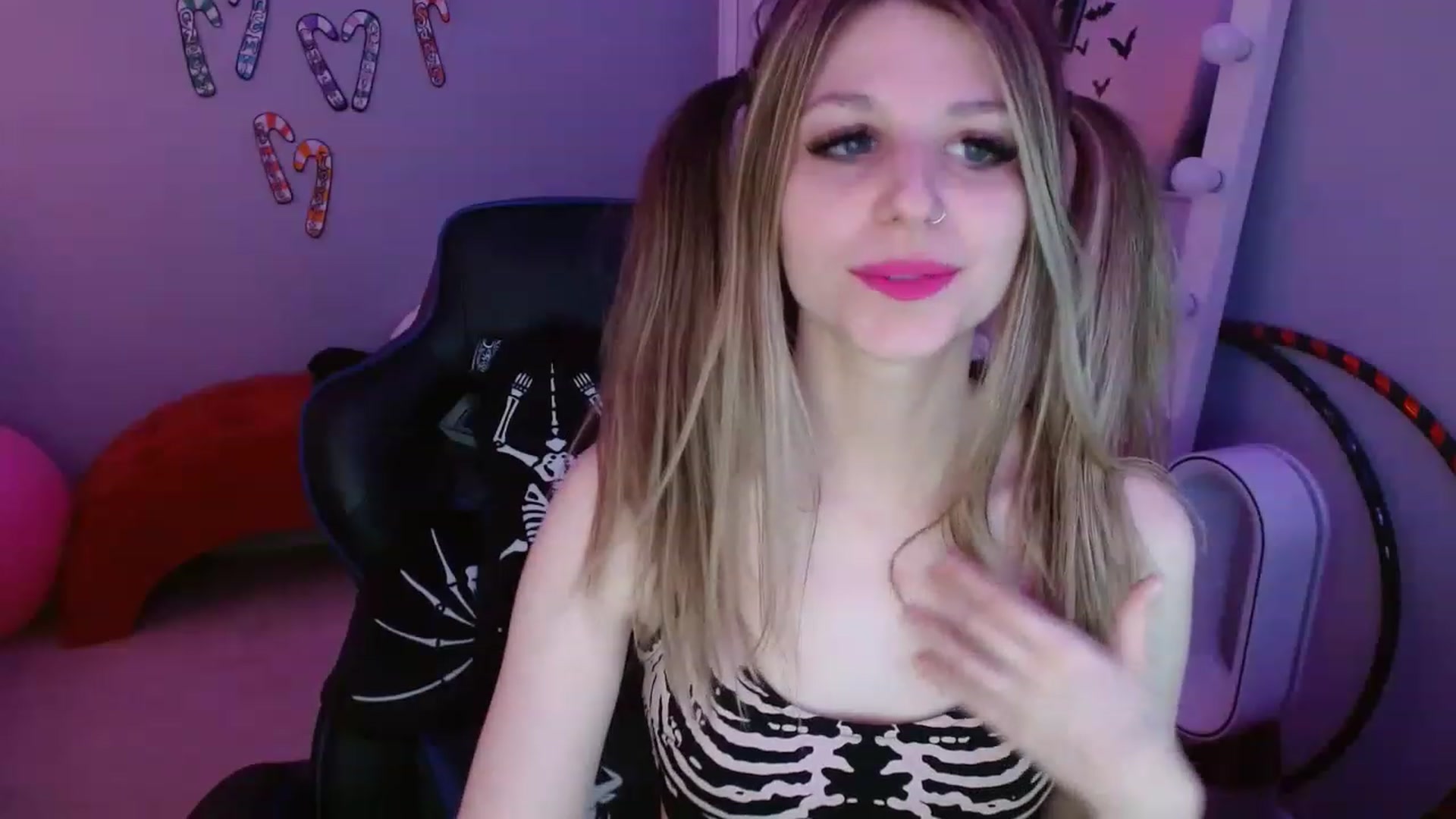 Gallery image thumbnail from Serafina's myfreecams stream on, 12/17/2022, 07:17 image 20 of 20
