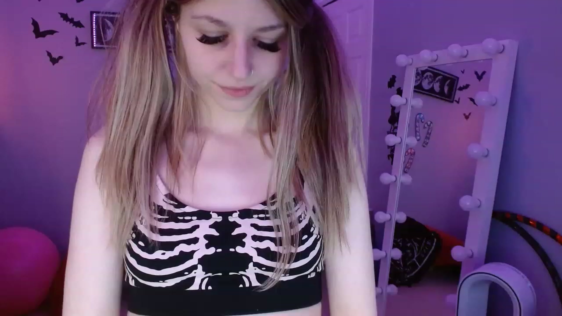 Gallery image thumbnail from Serafina's myfreecams stream on, 12/17/2022, 07:17 image 7 of 20
