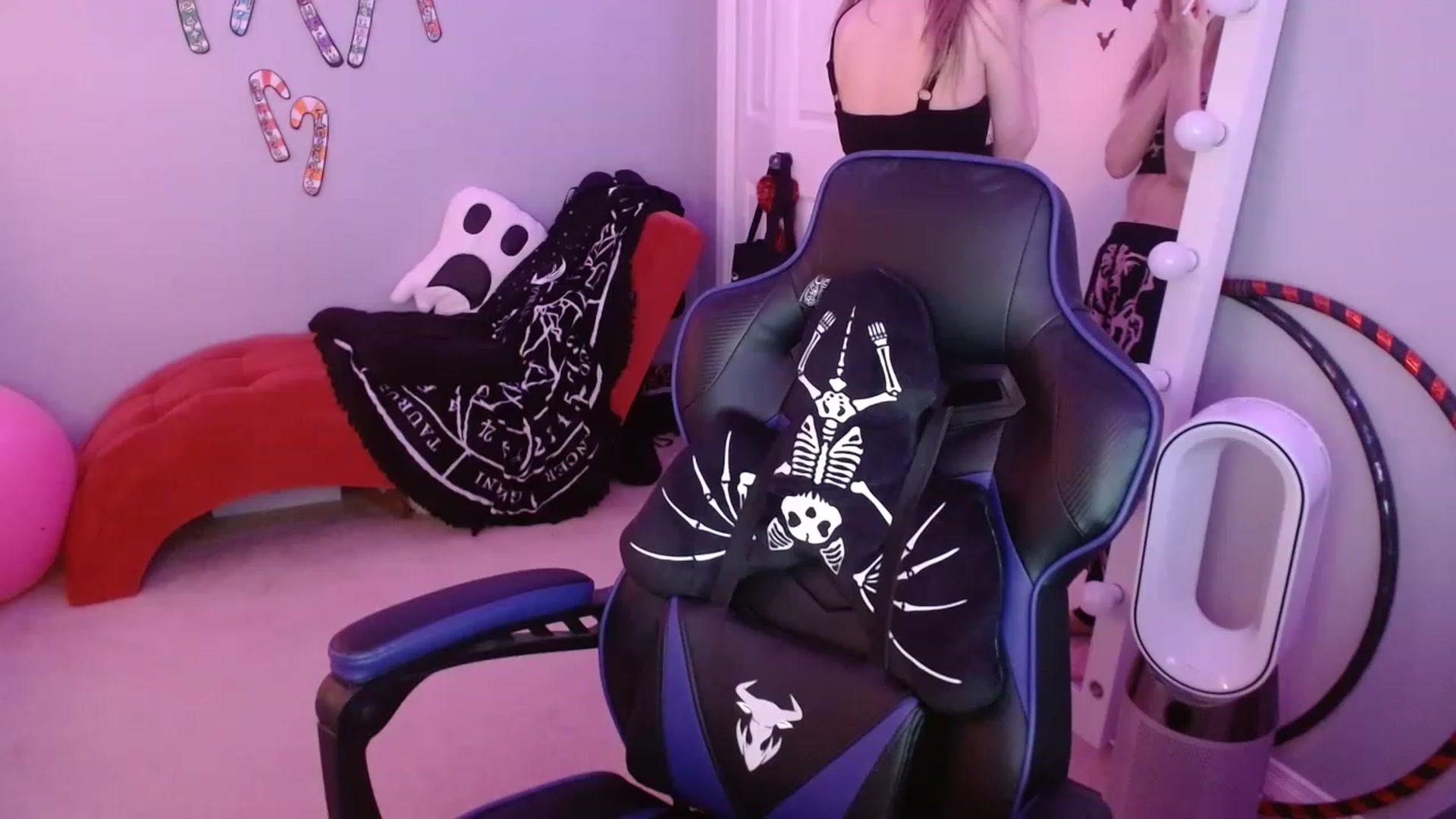 Gallery image thumbnail from Serafina's myfreecams stream on, 12/17/2022, 07:17 image 16 of 20