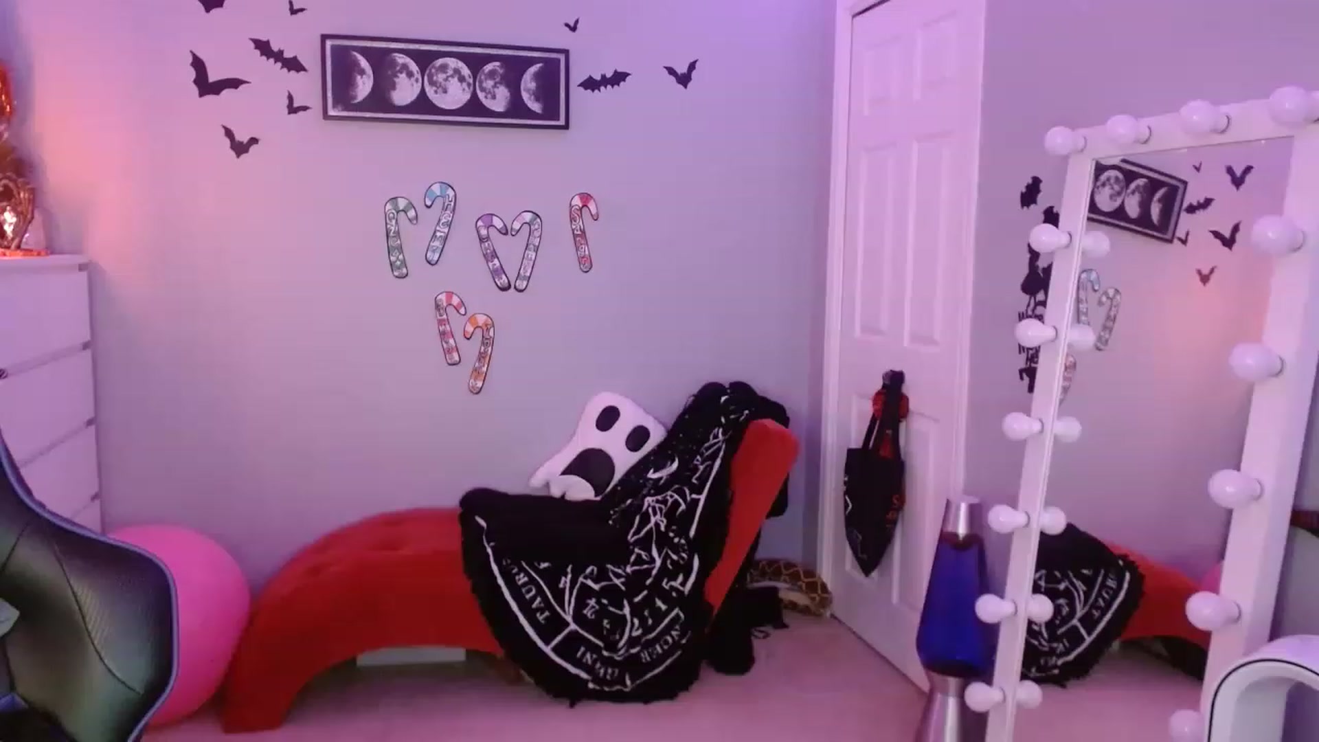 Gallery image thumbnail from Serafina's myfreecams stream on, 12/17/2022, 07:17 image 6 of 20