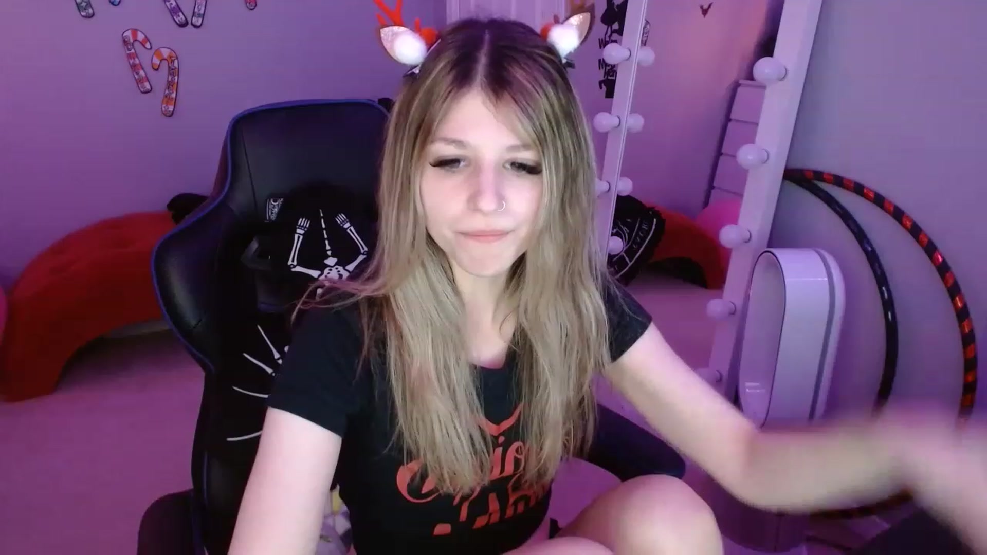 Gallery image thumbnail from Serafina's myfreecams stream on, 12/18/2022, 09:12 image 4 of 20