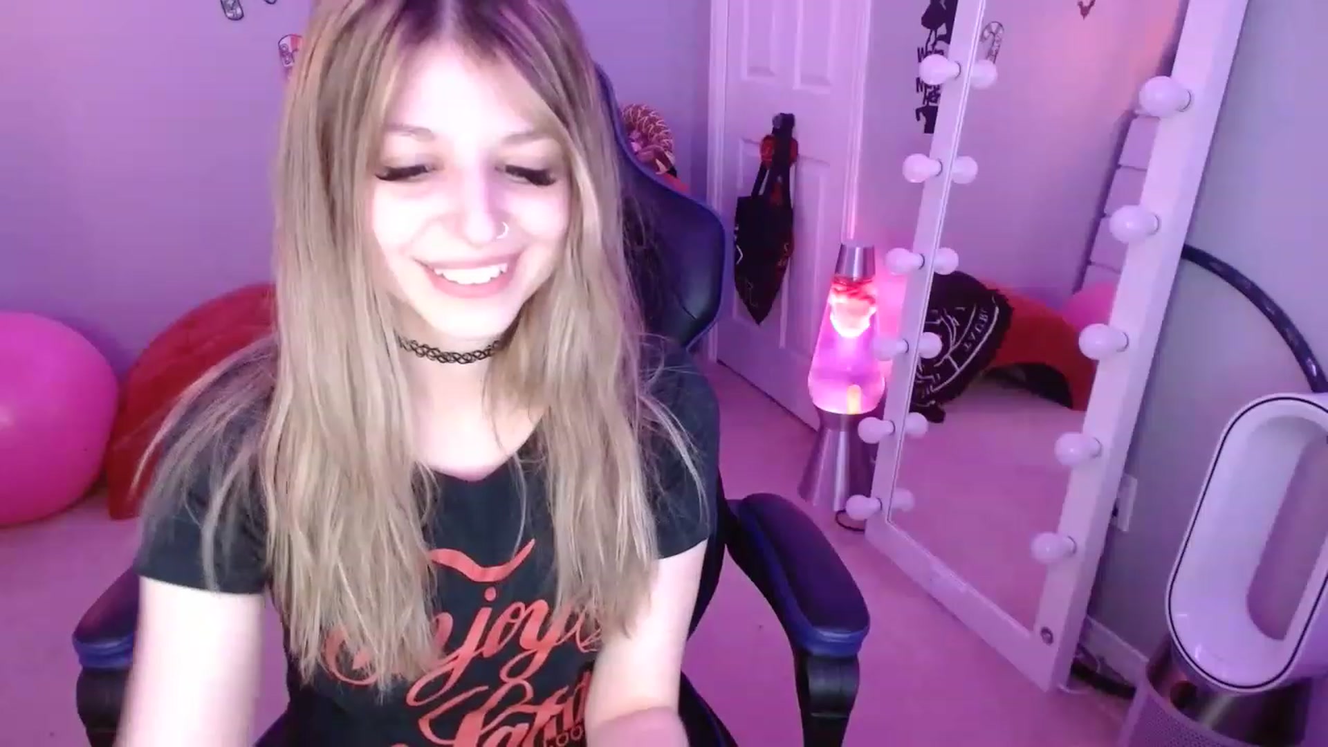 Gallery image thumbnail from Serafina's myfreecams stream on, 12/18/2022, 09:12 image 18 of 20