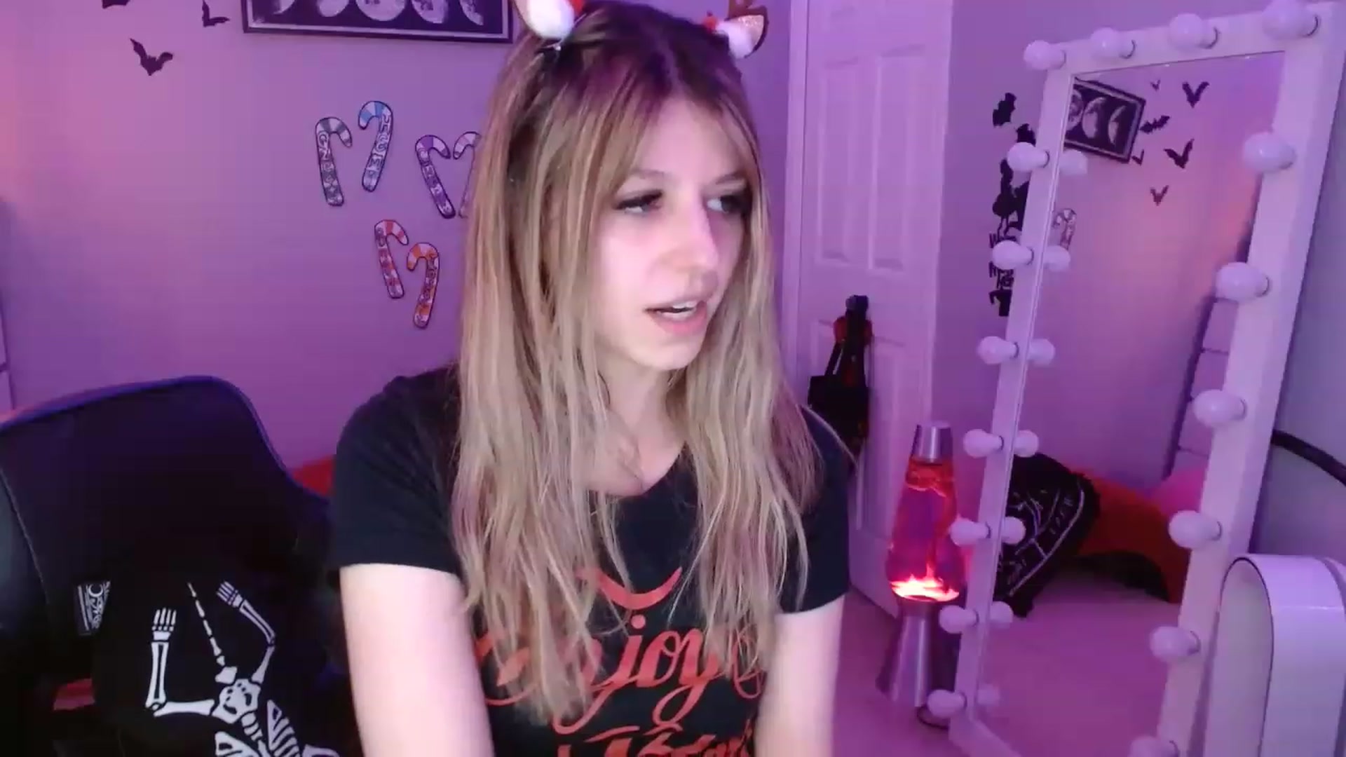 Gallery image thumbnail from Serafina's myfreecams stream on, 12/18/2022, 09:12 image 10 of 20