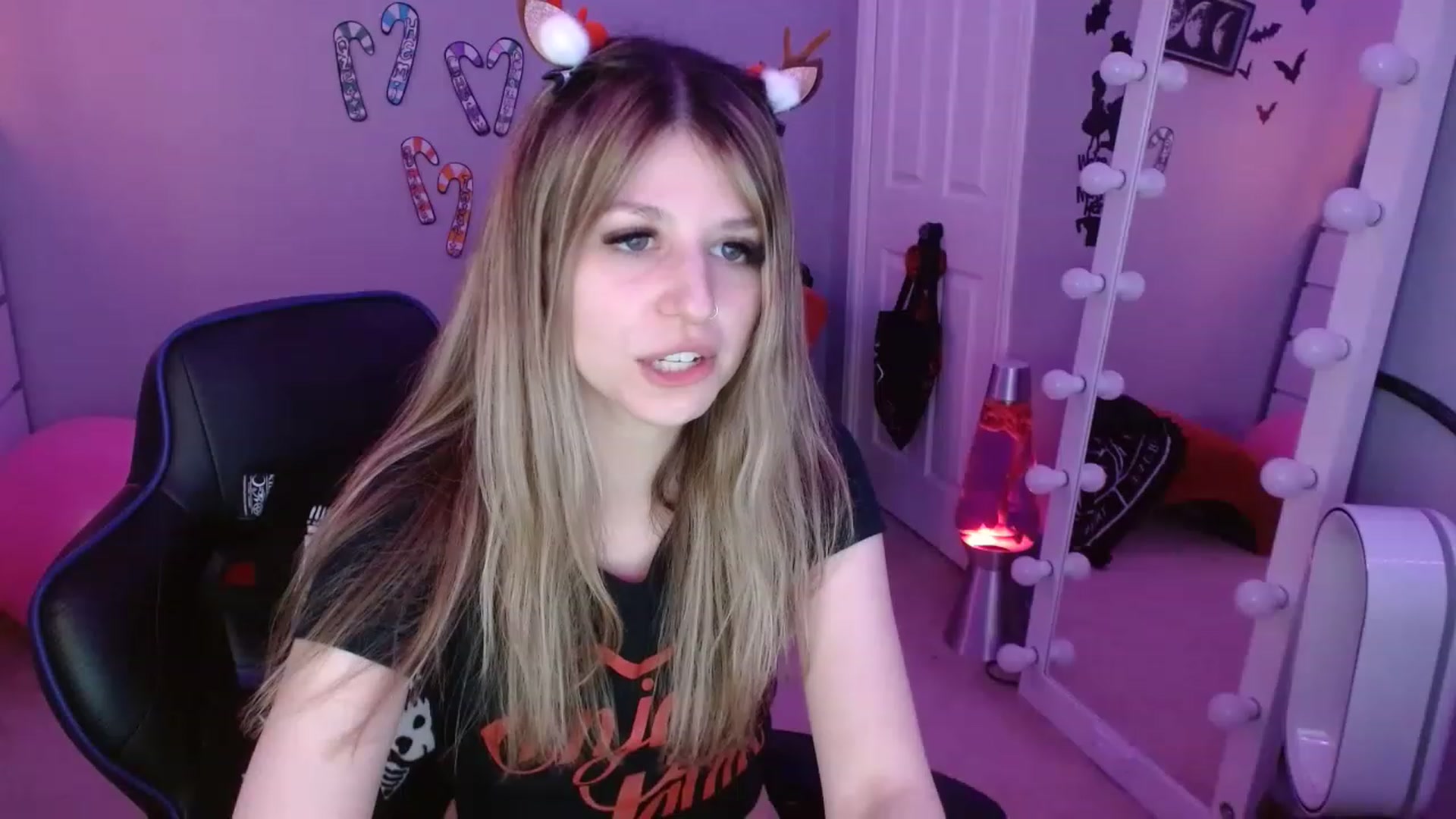 Gallery image thumbnail from Serafina's myfreecams stream on, 12/18/2022, 09:12 image 9 of 20