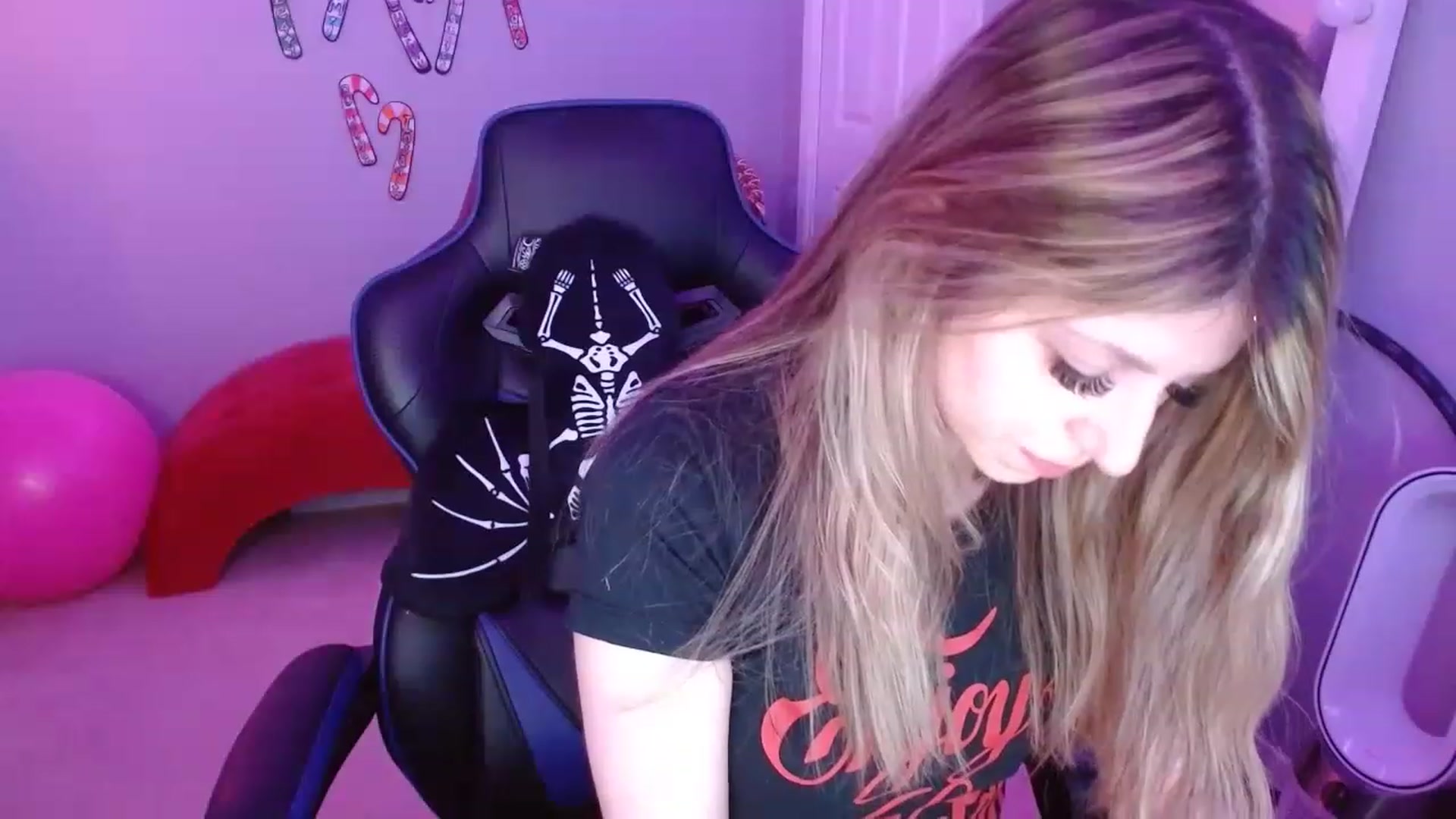 Gallery image thumbnail from Serafina's myfreecams stream on, 12/18/2022, 09:12 image 19 of 20
