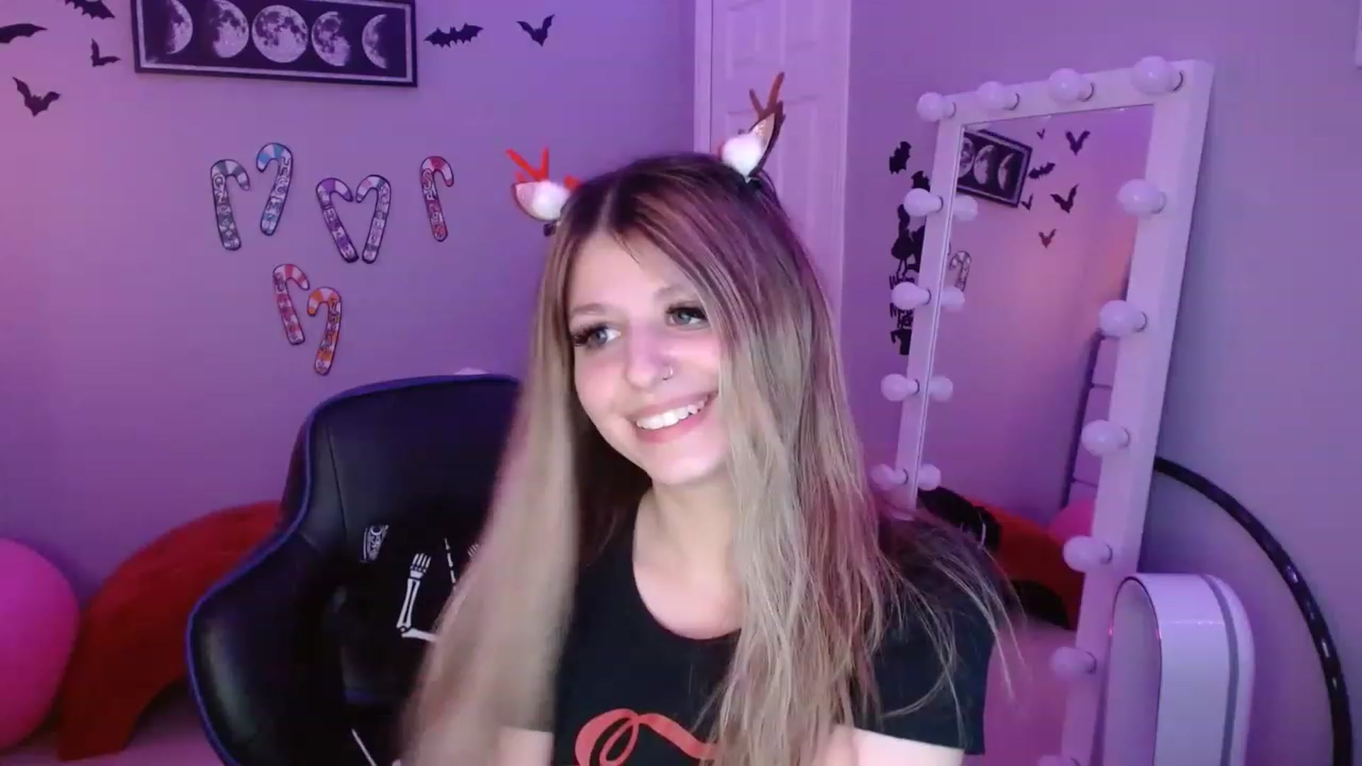 Gallery image thumbnail from Serafina's myfreecams stream on, 12/18/2022, 09:12 image 7 of 20