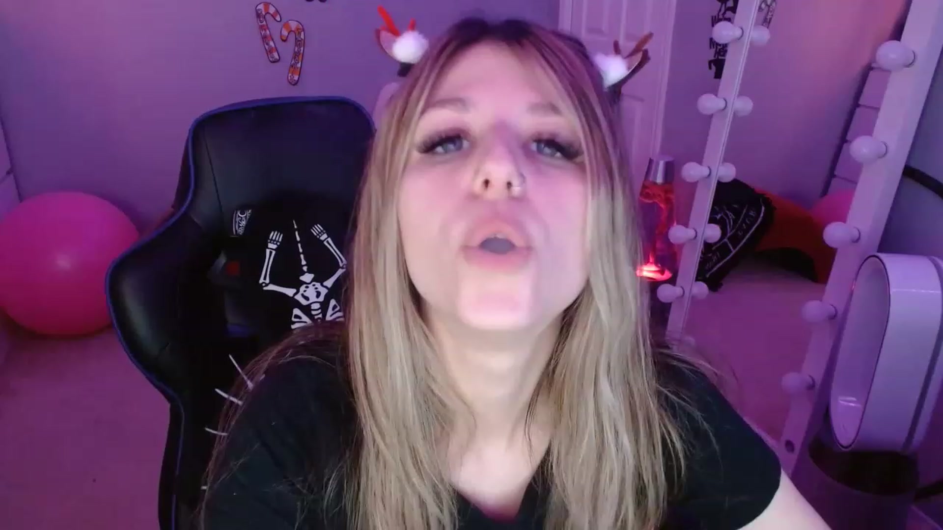 Gallery image thumbnail from Serafina's myfreecams stream on, 12/18/2022, 09:12 image 8 of 20