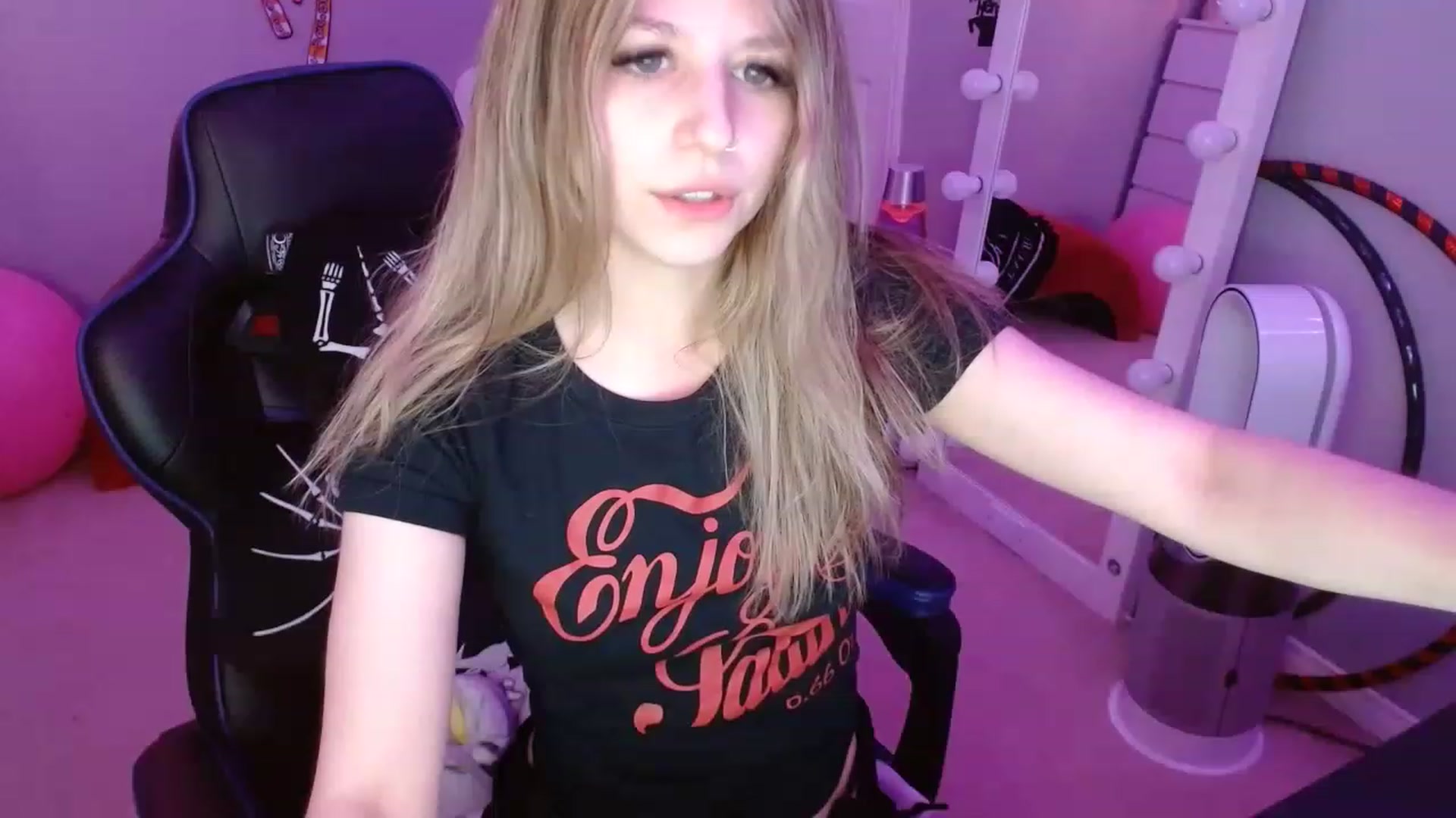 Gallery image thumbnail from Serafina's myfreecams stream on, 12/18/2022, 09:12 image 2 of 20