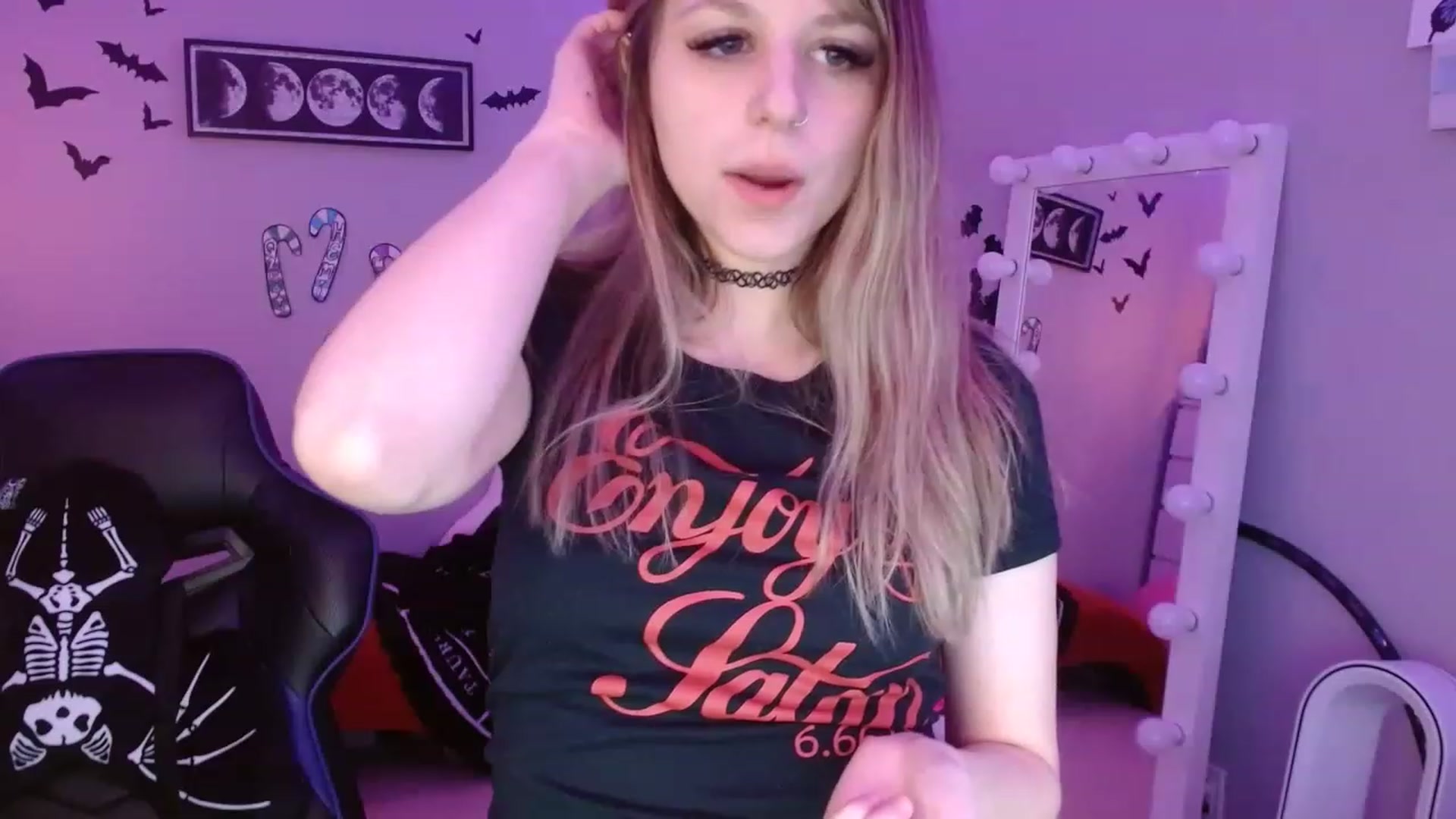 Gallery image thumbnail from Serafina's myfreecams stream on, 12/18/2022, 09:34 image 12 of 20