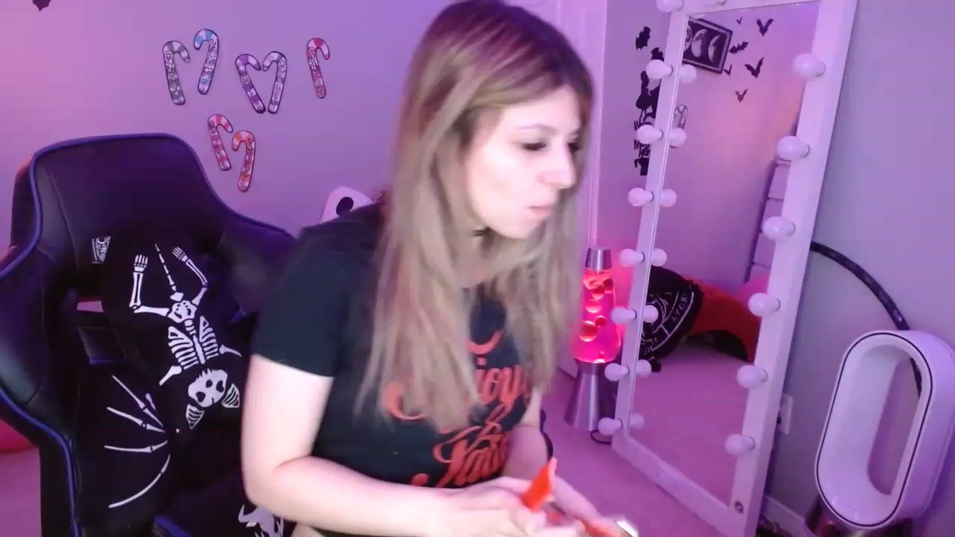 Gallery image thumbnail from Serafina's myfreecams stream on, 12/18/2022, 09:34 image 7 of 20