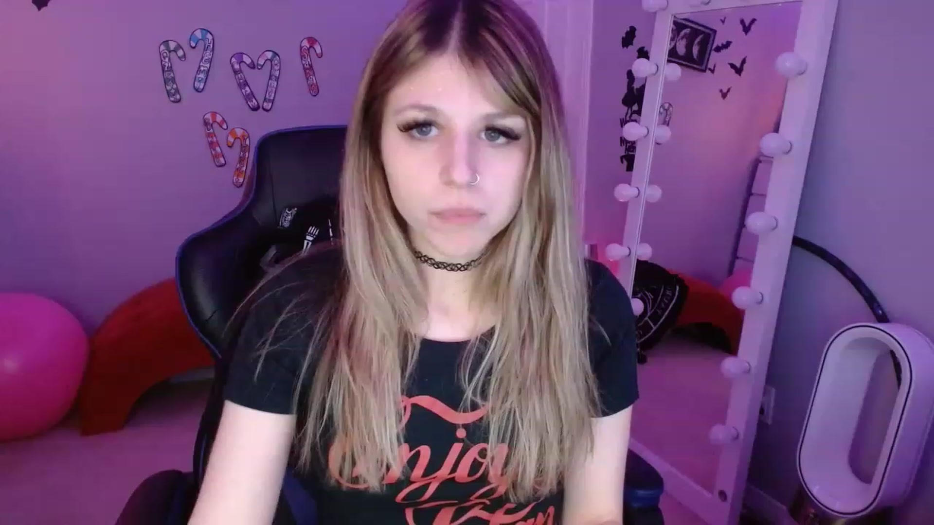 Gallery image thumbnail from Serafina's myfreecams stream on, 12/18/2022, 09:34 image 8 of 20