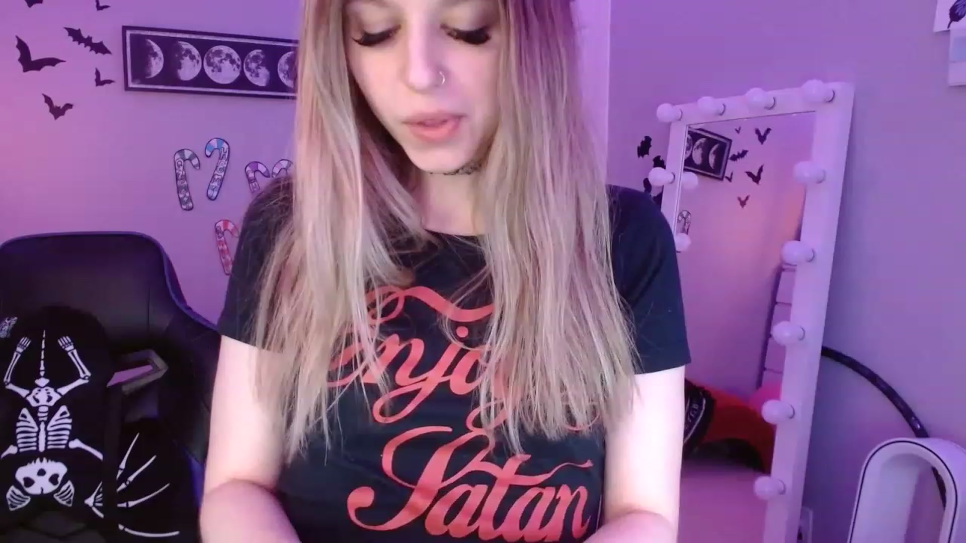 Gallery image thumbnail from Serafina's myfreecams stream on, 12/18/2022, 09:34 image 11 of 20