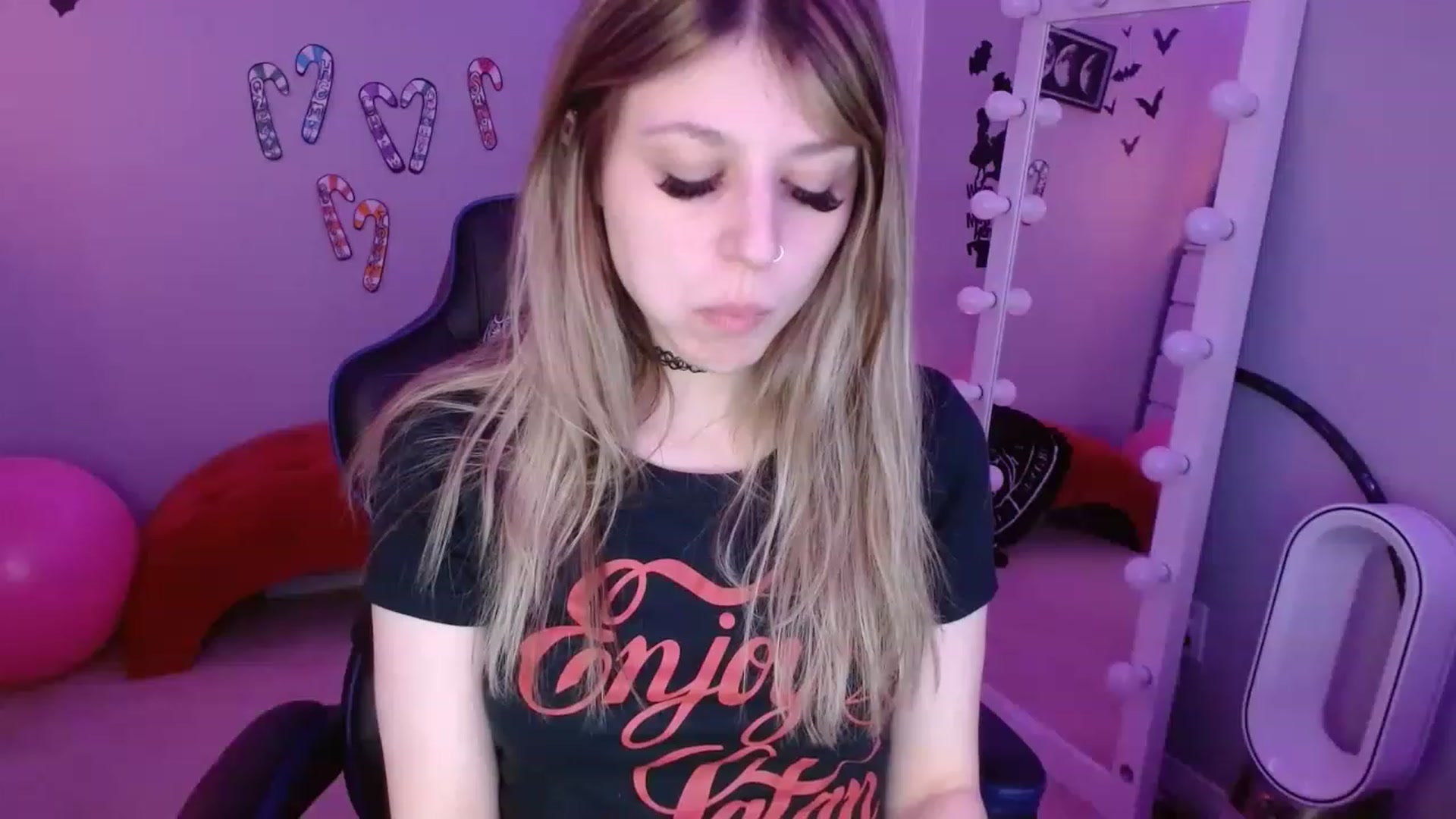 Gallery image thumbnail from Serafina's myfreecams stream on, 12/18/2022, 09:34 image 9 of 20
