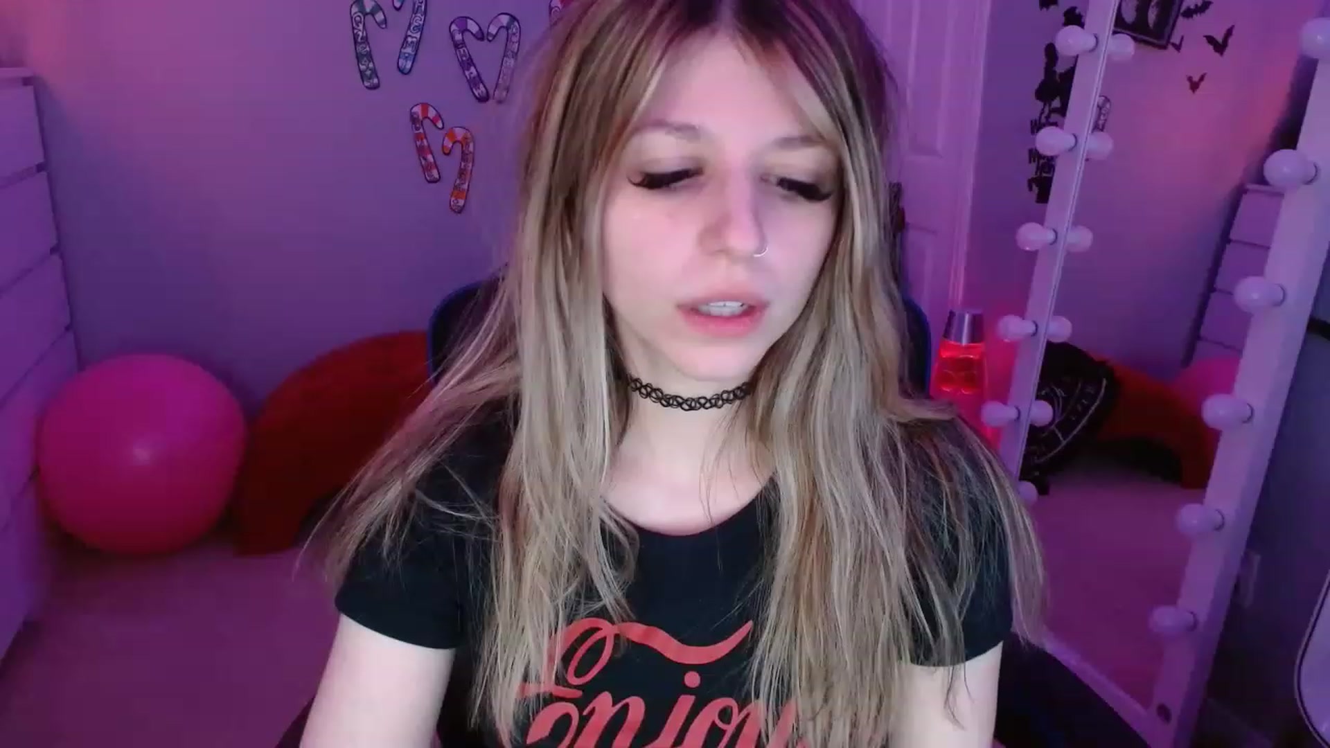 Gallery image thumbnail from Serafina's myfreecams stream on, 12/18/2022, 09:34 image 20 of 20
