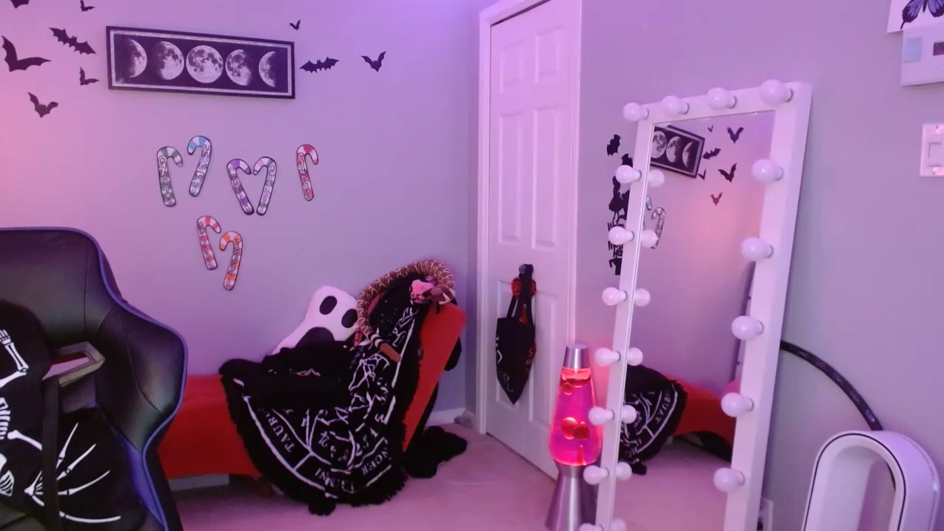 Gallery image thumbnail from Serafina's myfreecams stream on, 12/18/2022, 09:34 image 17 of 20