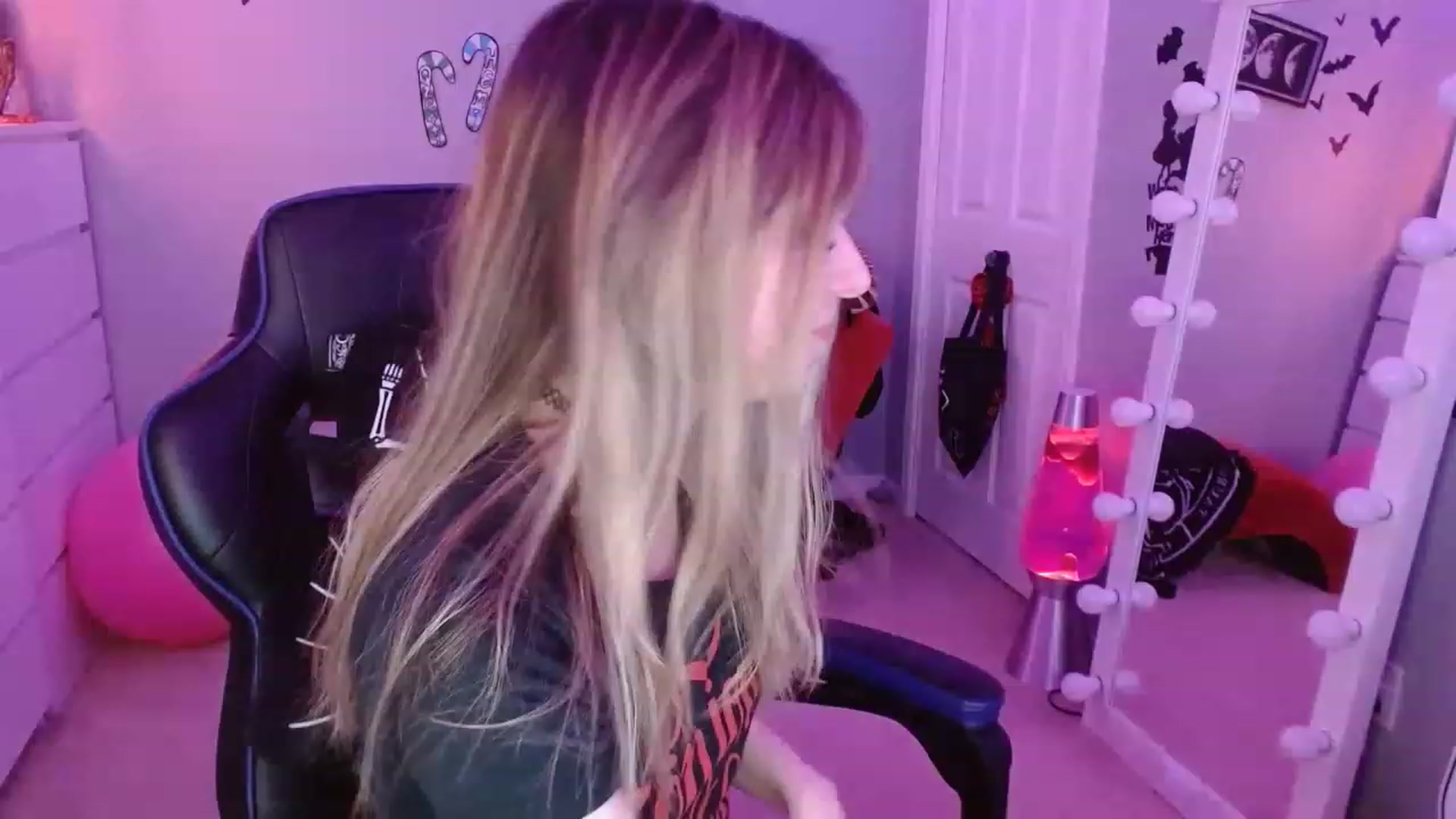 Gallery image thumbnail from Serafina's myfreecams stream on, 12/18/2022, 09:34 image 19 of 20