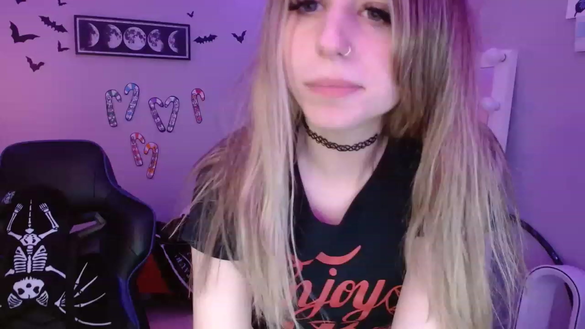 Gallery image thumbnail from Serafina's myfreecams stream on, 12/18/2022, 09:34 image 13 of 20