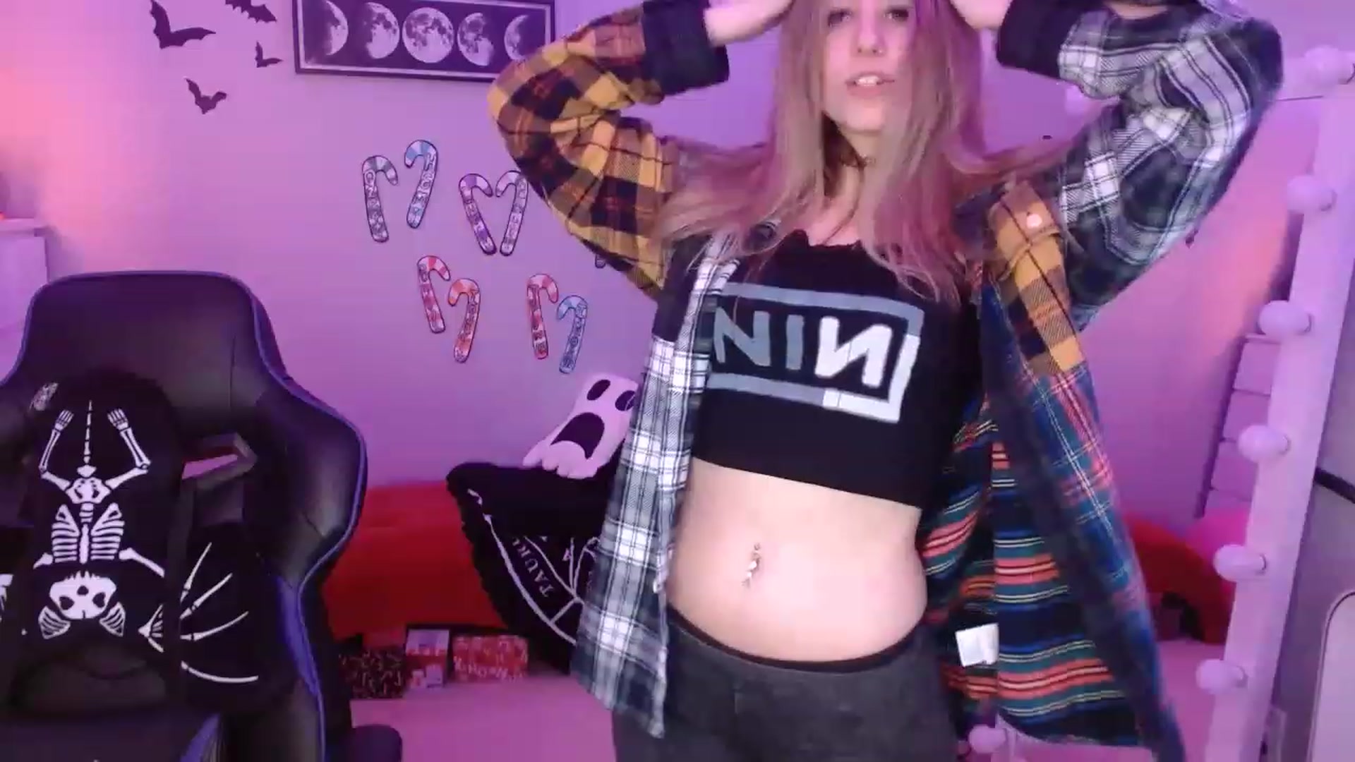 Gallery image thumbnail from Serafina's myfreecams stream on, 12/19/2022, 05:17 image 12 of 20