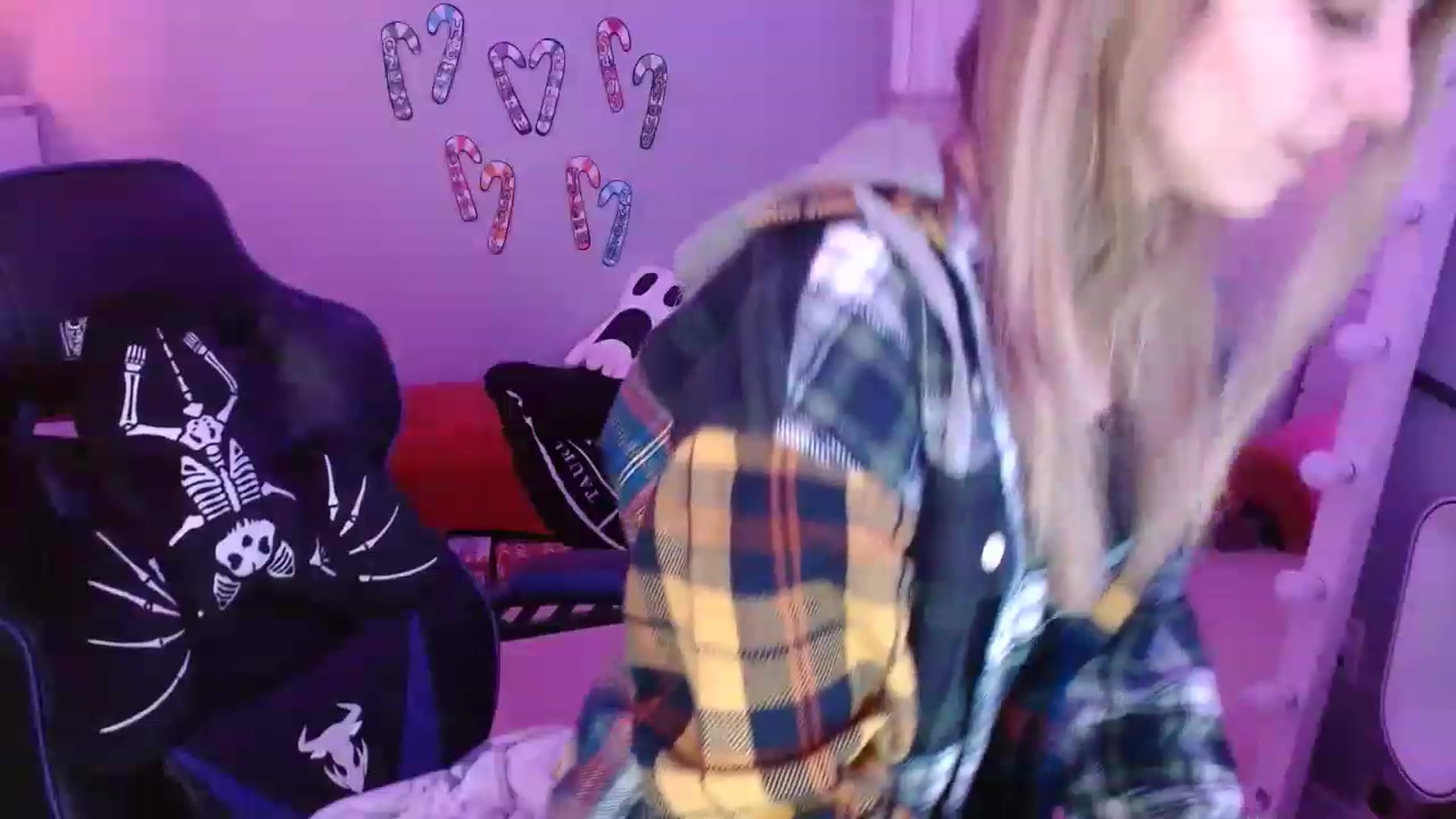 Gallery image thumbnail from Serafina's myfreecams stream on, 12/19/2022, 05:17 image 6 of 20