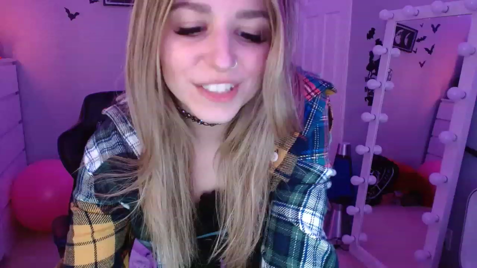 Gallery image thumbnail from Serafina's myfreecams stream on, 12/19/2022, 05:17 image 5 of 20