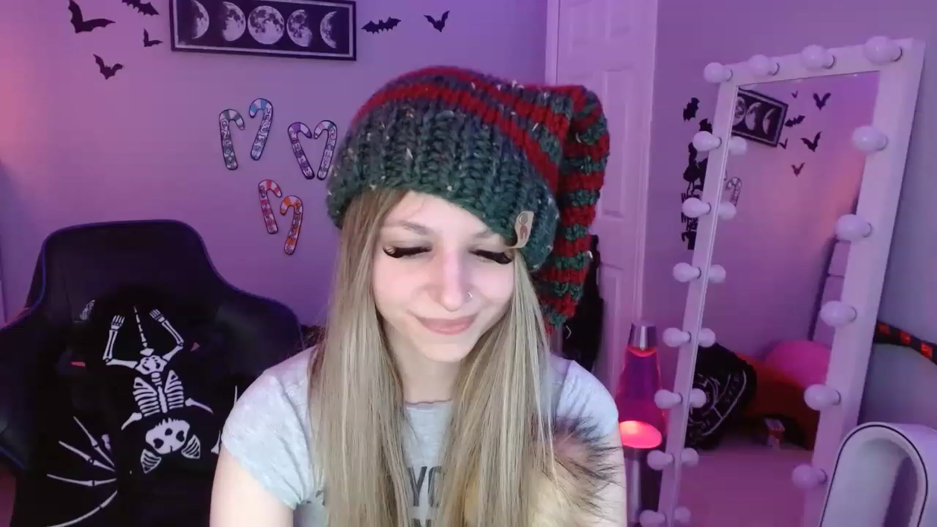 Gallery image thumbnail from Serafina's myfreecams stream on, 12/25/2022, 07:13 image 2 of 20