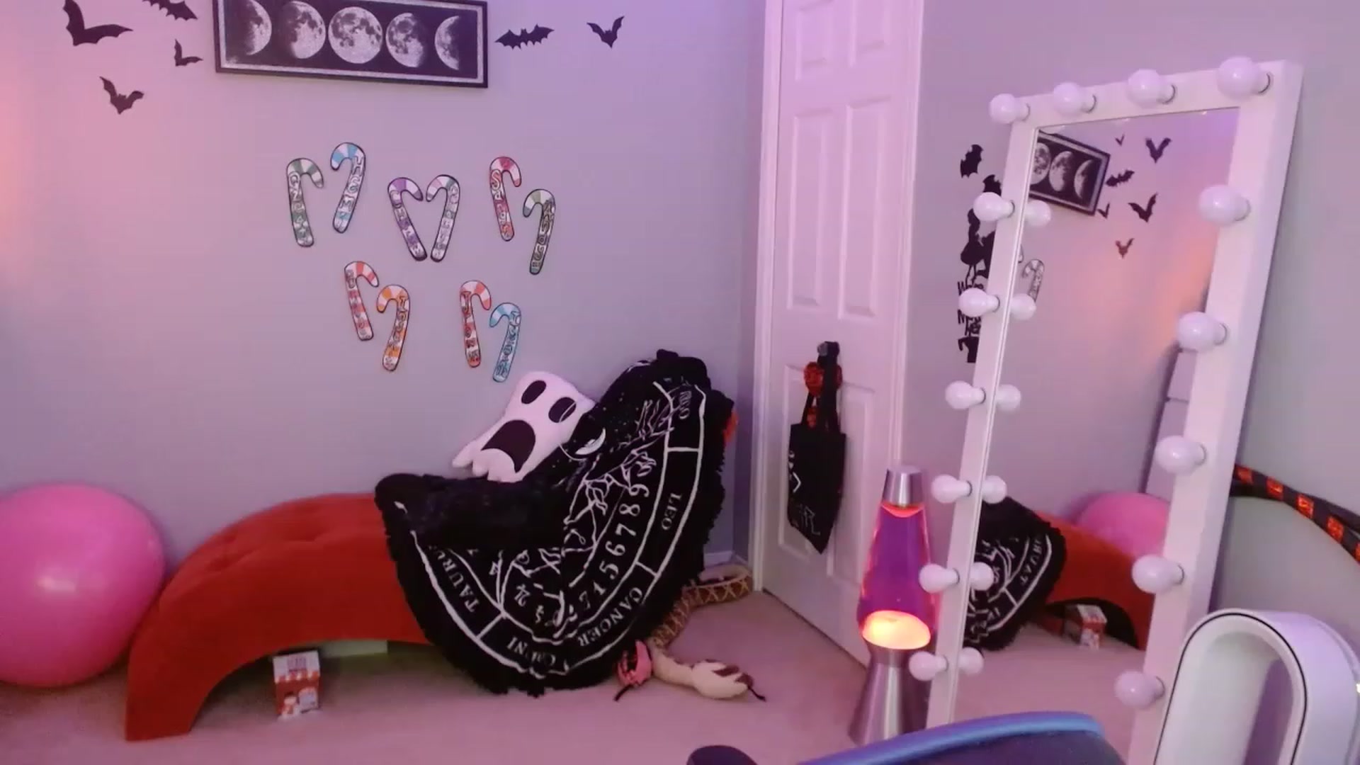 Gallery image thumbnail from Serafina's myfreecams stream on, 12/25/2022, 07:13 image 1 of 20