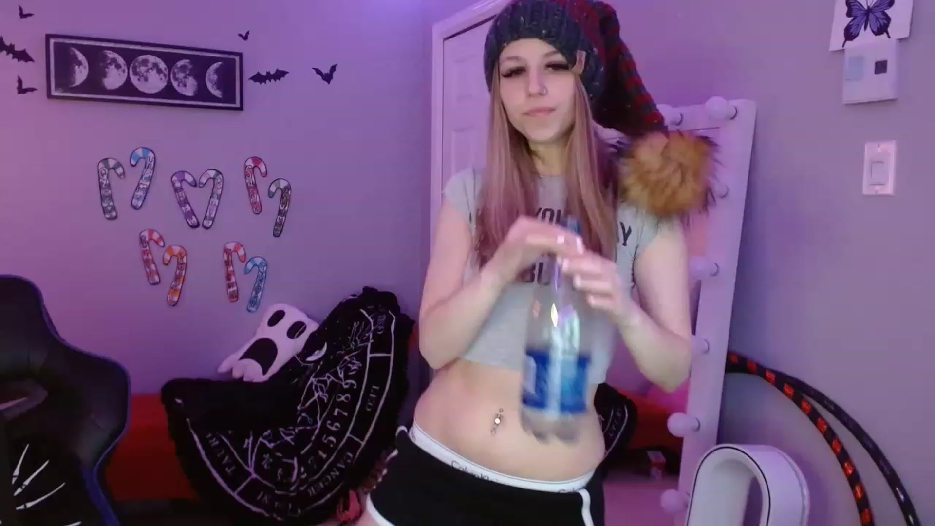 Gallery image thumbnail from Serafina's myfreecams stream on, 12/25/2022, 07:13 image 16 of 20