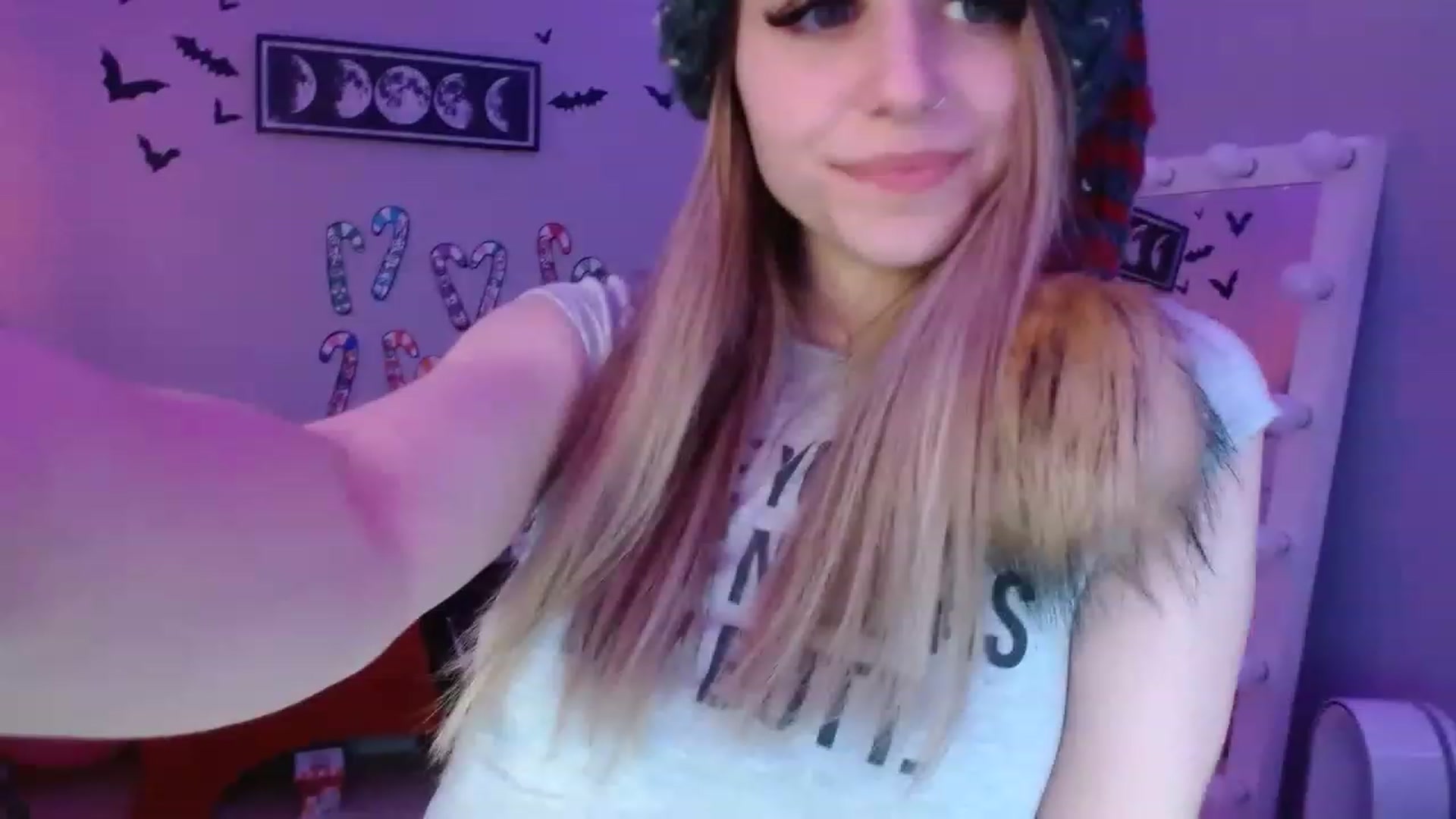 Gallery image thumbnail from Serafina's myfreecams stream on, 12/25/2022, 10:05 image 14 of 20