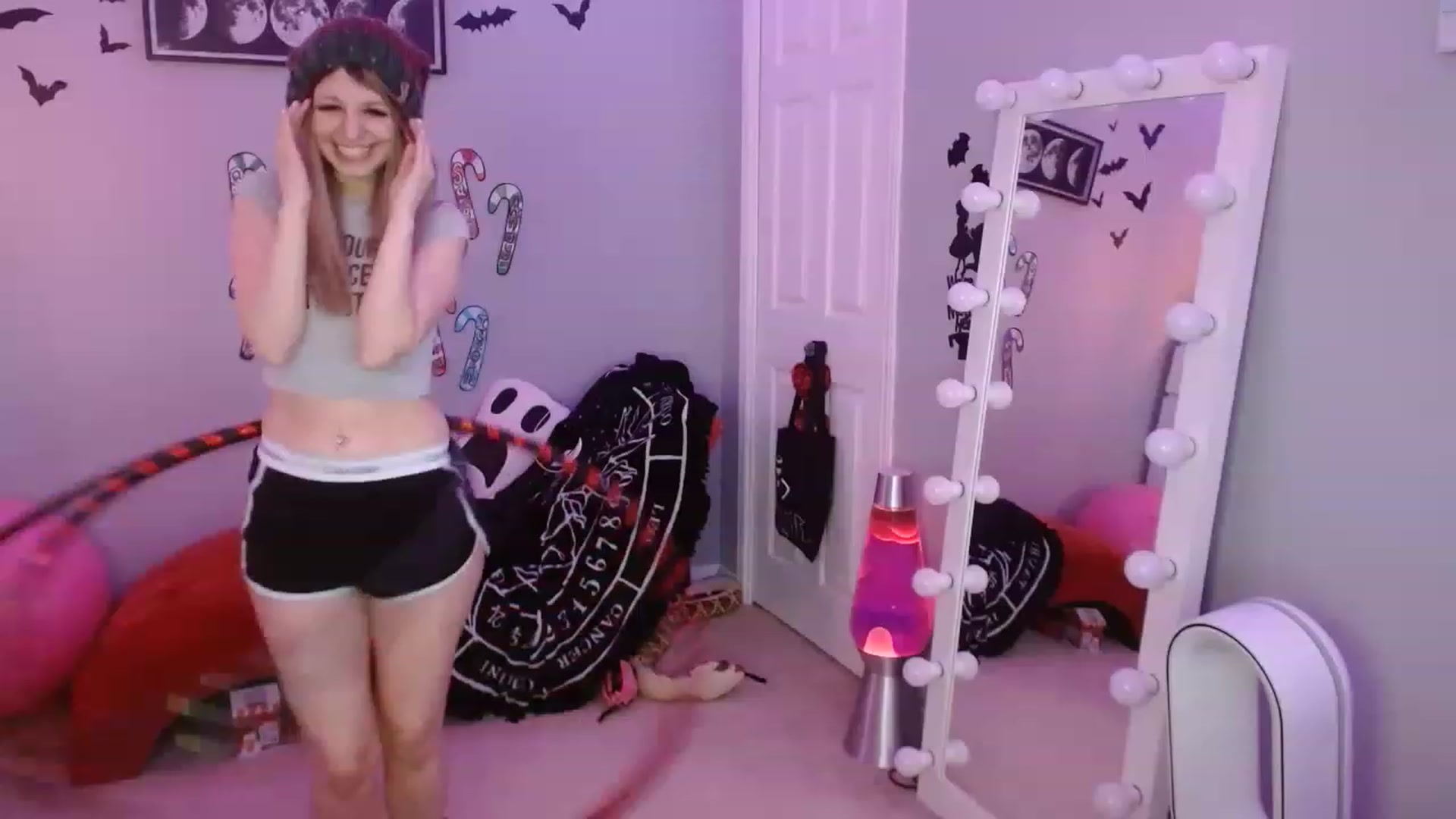 Gallery image thumbnail from Serafina's myfreecams stream on, 12/25/2022, 10:05 image 6 of 20