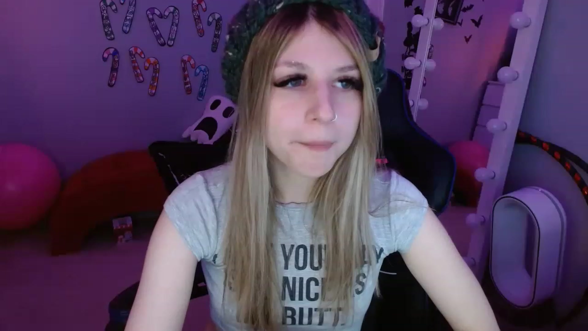Gallery image thumbnail from Serafina's myfreecams stream on, 12/25/2022, 10:05 image 2 of 20