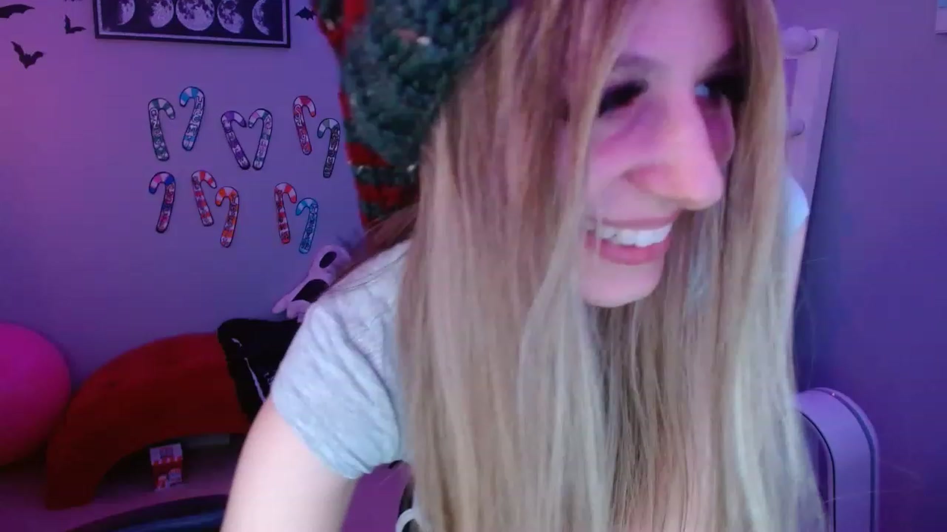 Gallery image thumbnail from Serafina's myfreecams stream on, 12/25/2022, 10:05 image 7 of 20